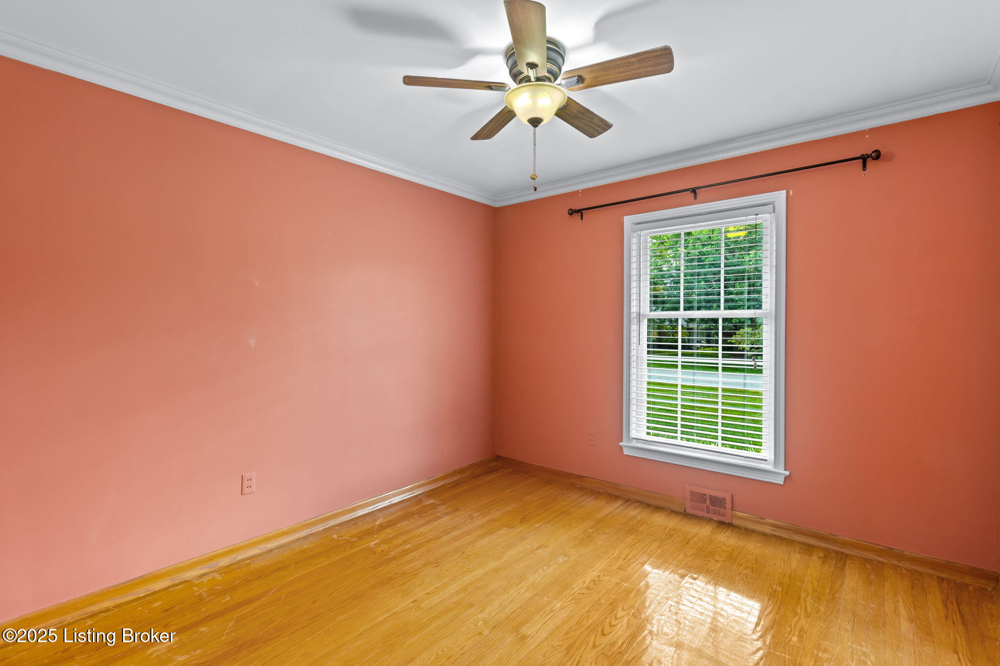 10218 Woodknoll Rd