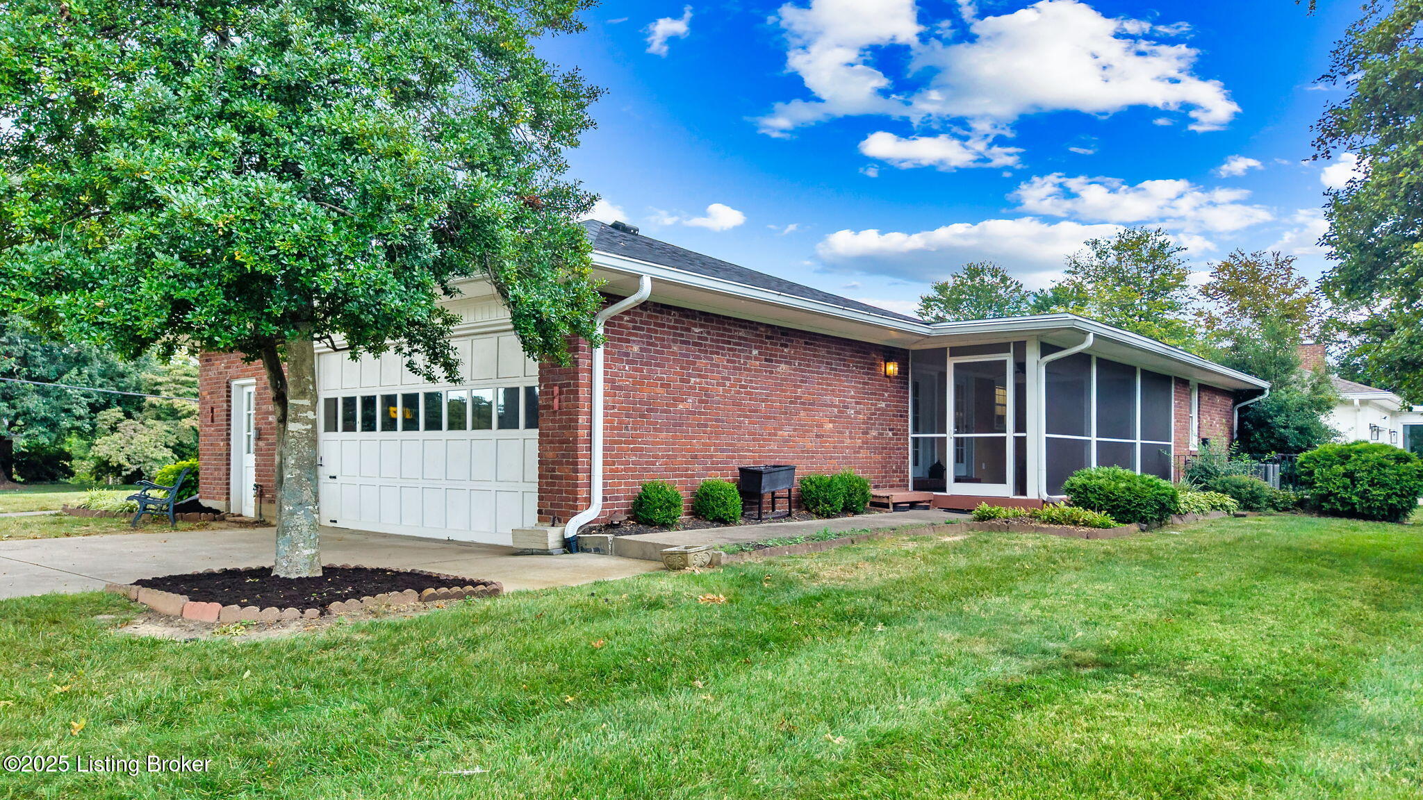 10218 Woodknoll Rd