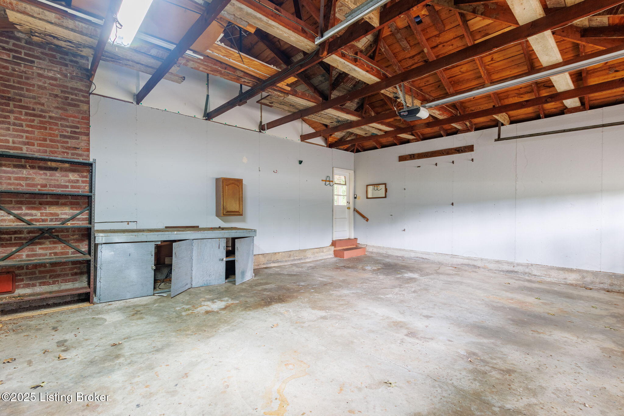 10218 Woodknoll Rd