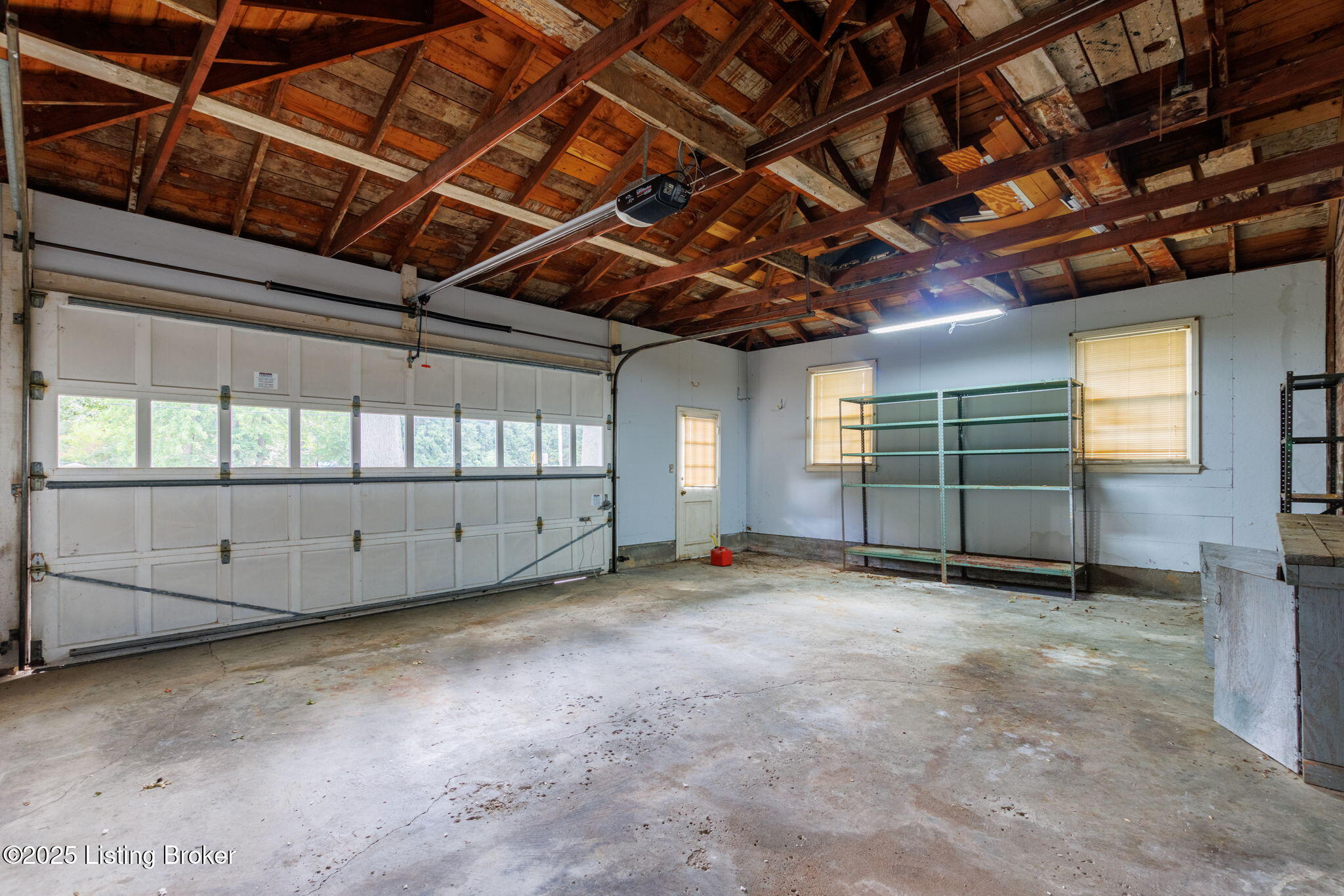 10218 Woodknoll Rd