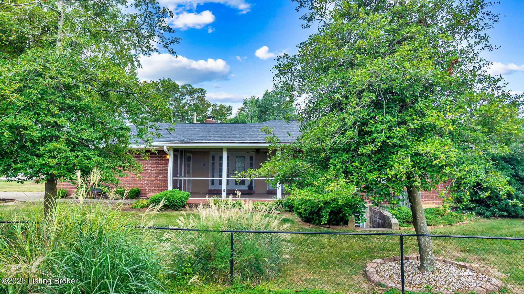 10218 Woodknoll Rd