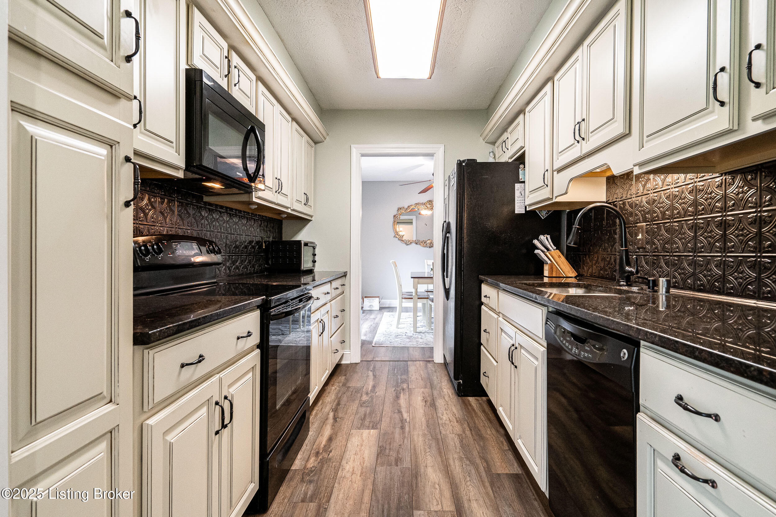 13219 Settlers Point Trail