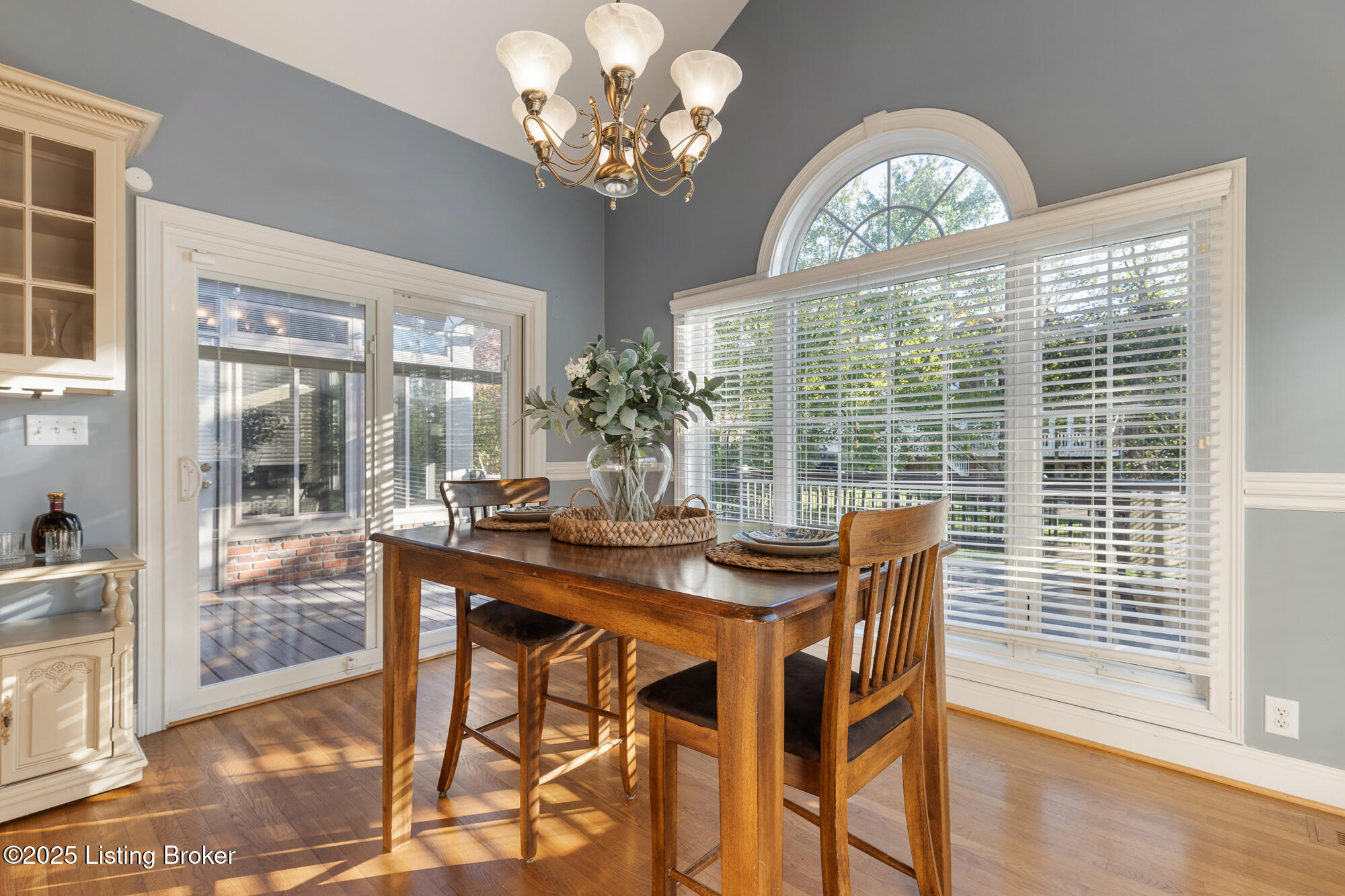 909 Woodland Heights Dr