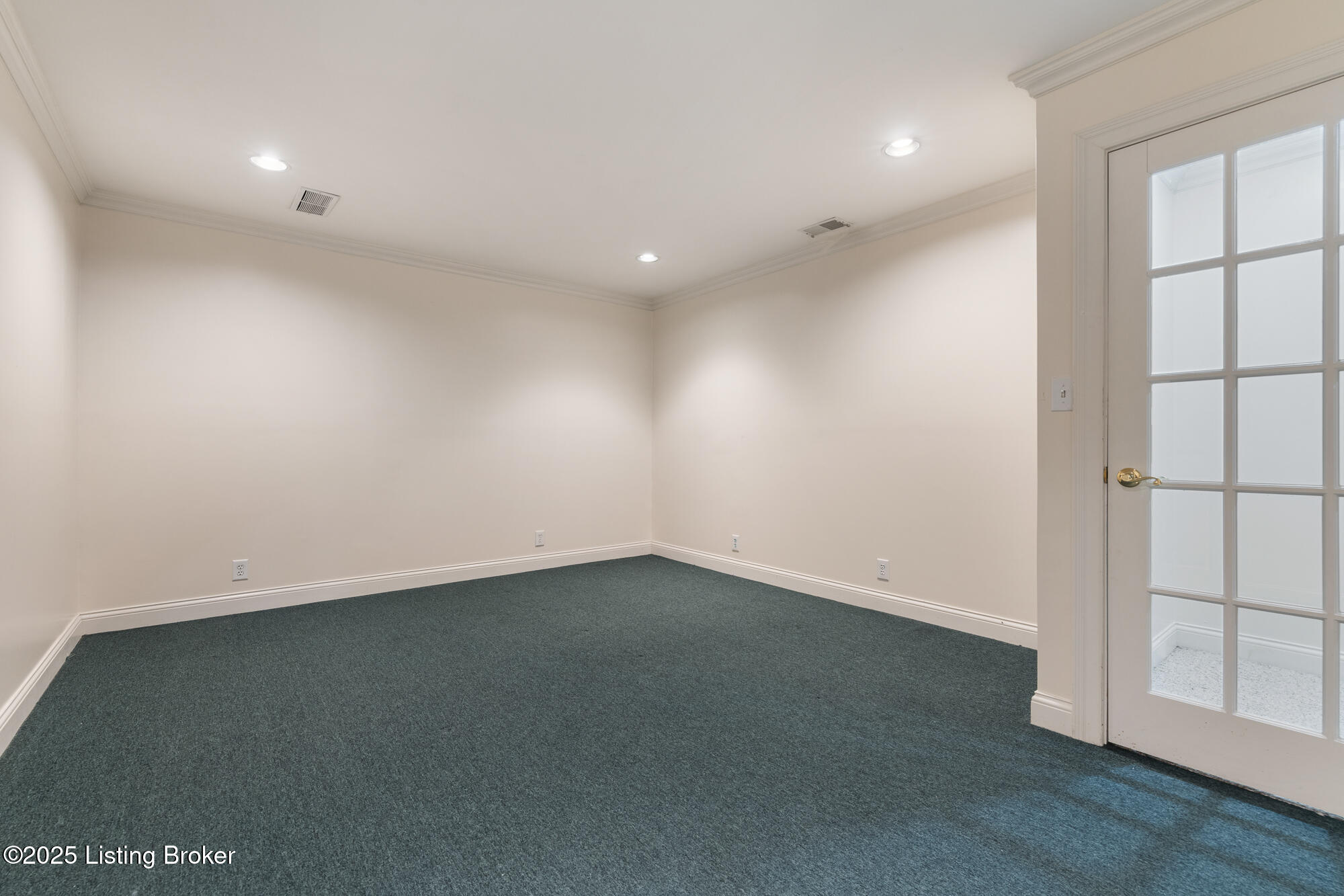 909 Woodland Heights Dr