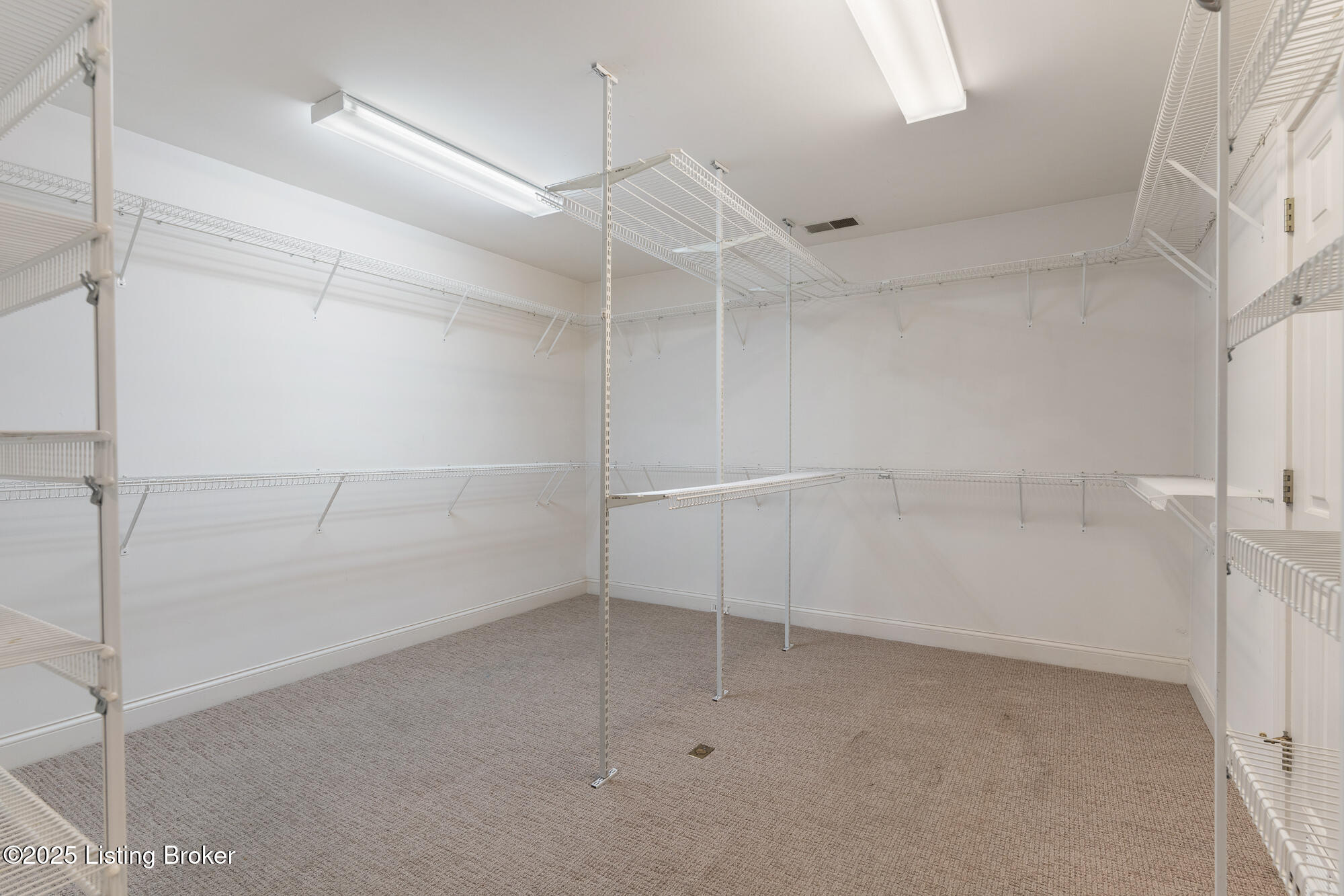 909 Woodland Heights Dr