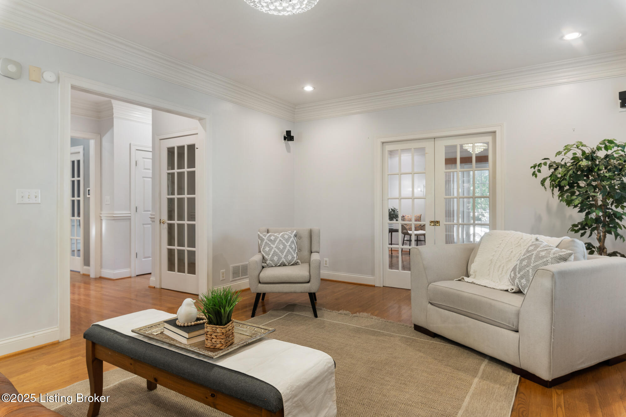 909 Woodland Heights Dr