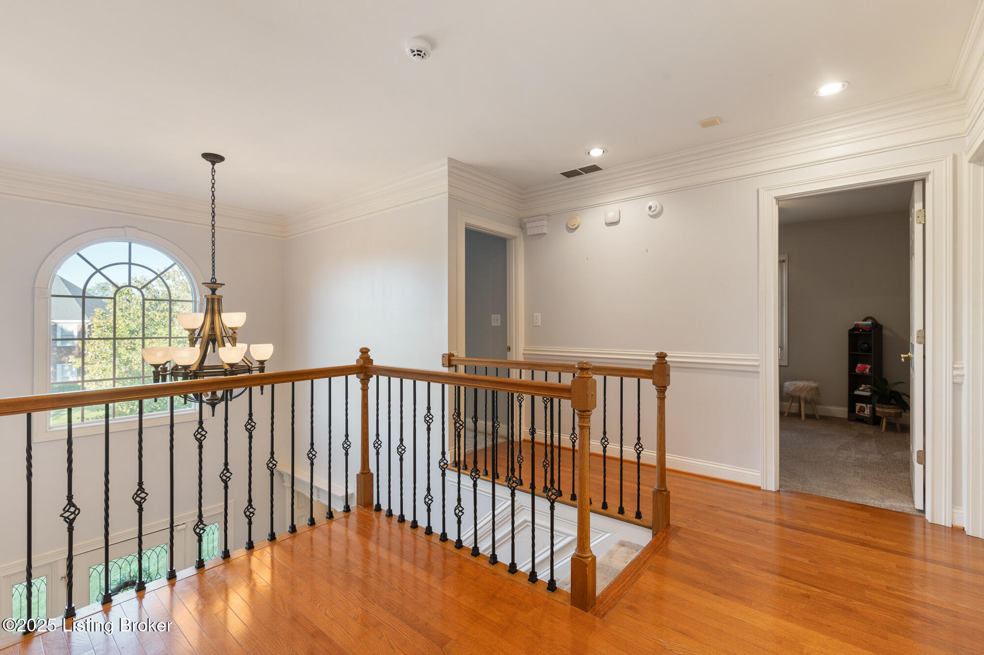 909 Woodland Heights Dr