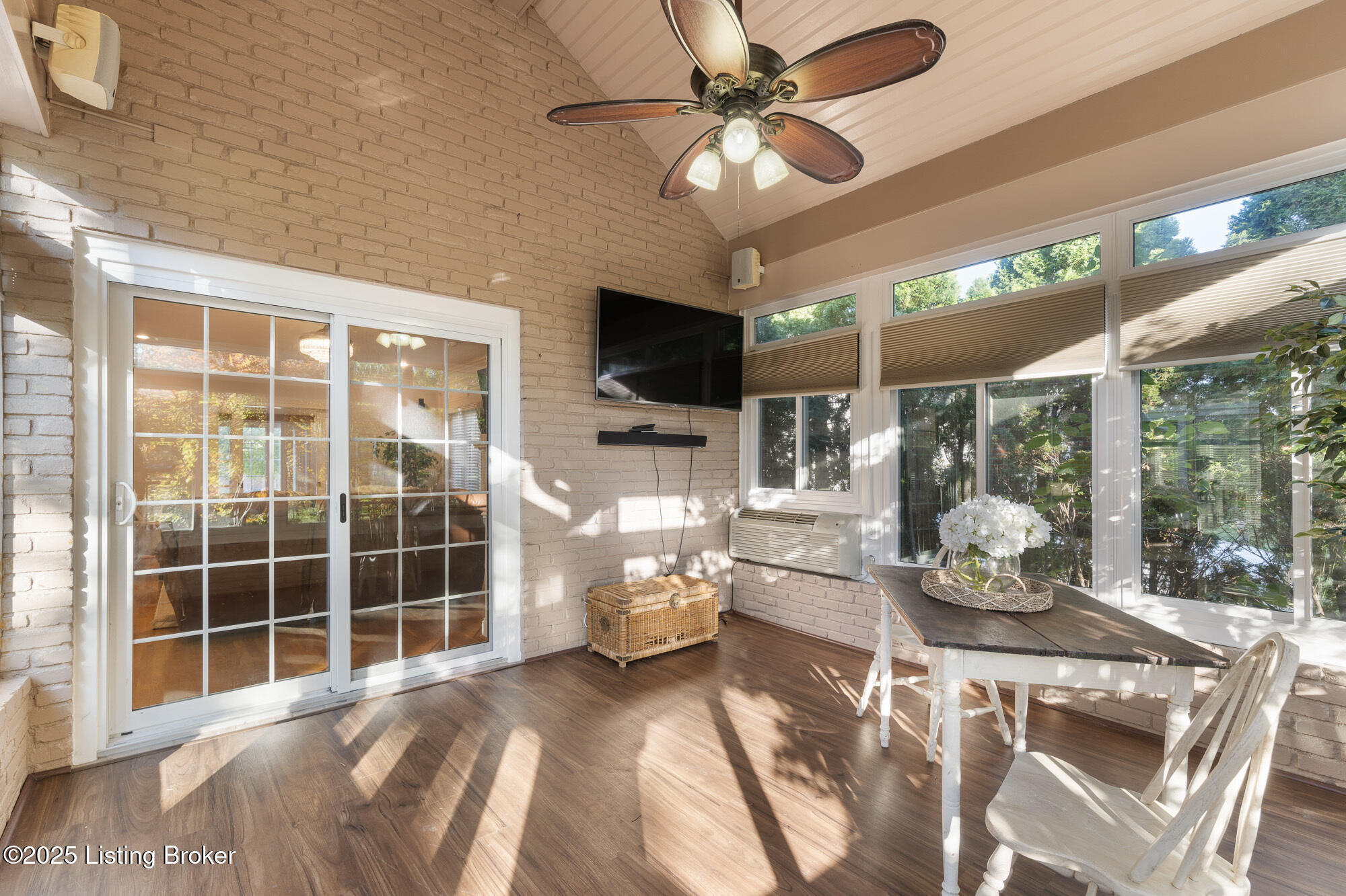 909 Woodland Heights Dr