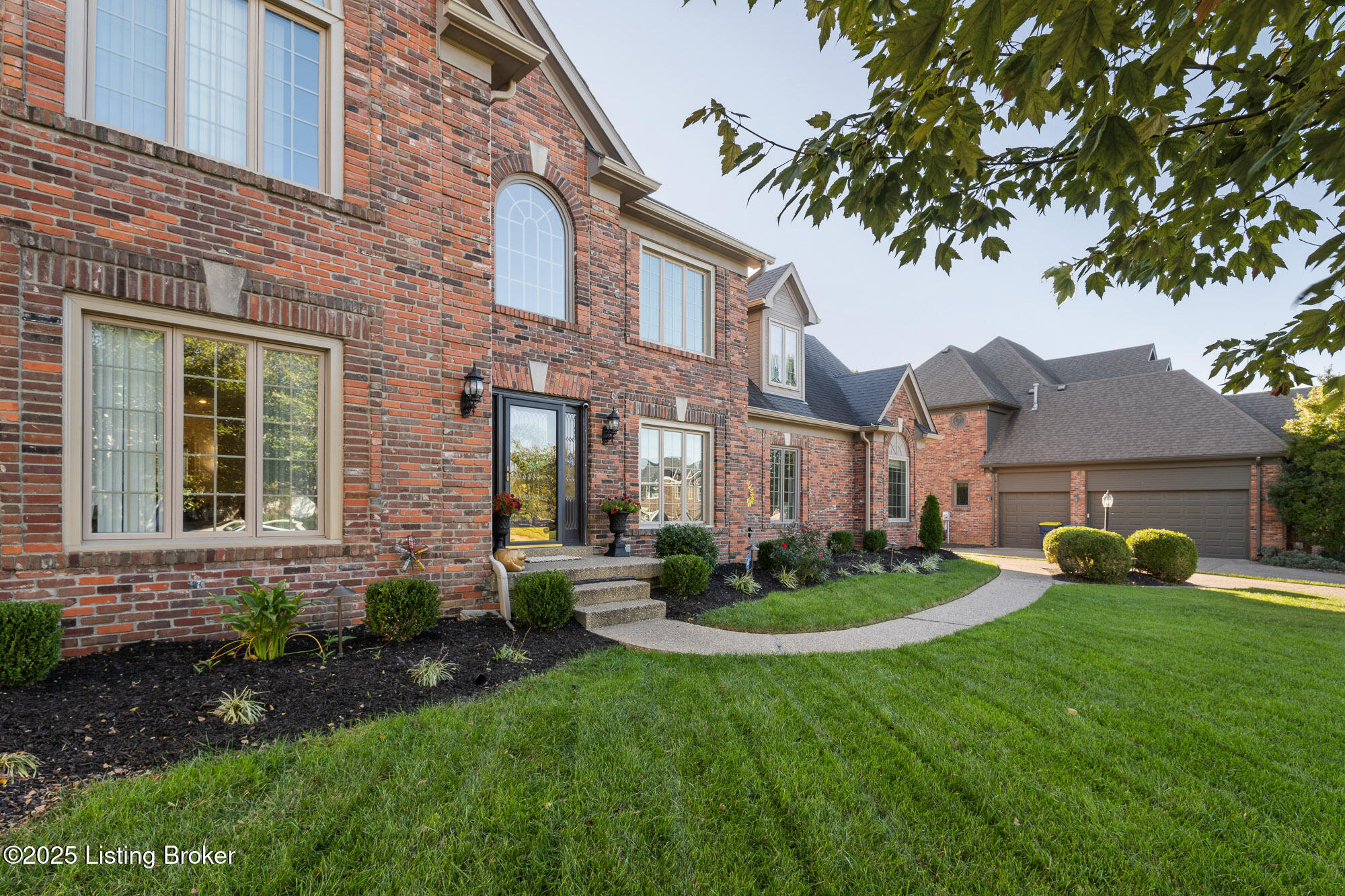 909 Woodland Heights Dr