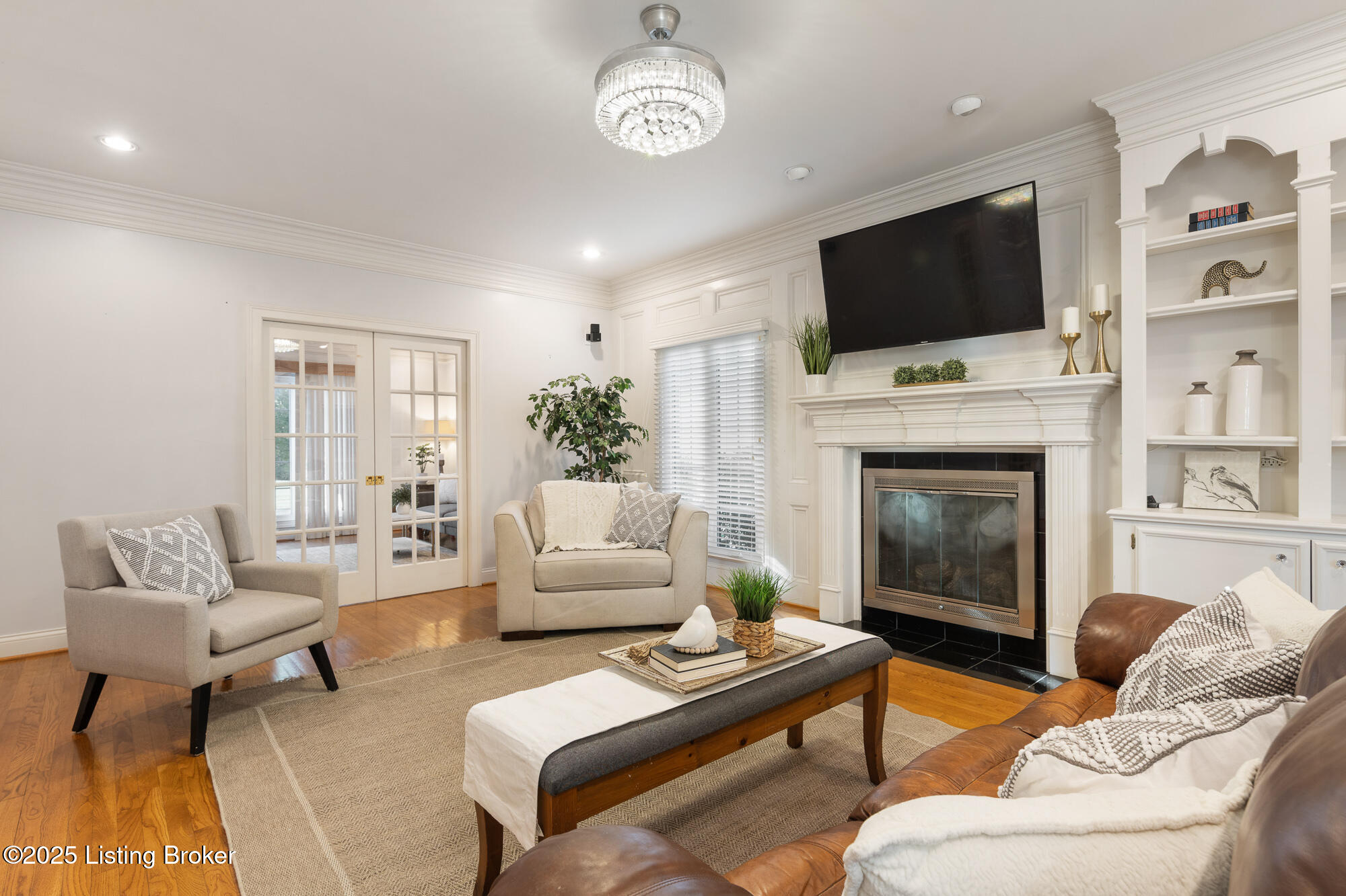 909 Woodland Heights Dr