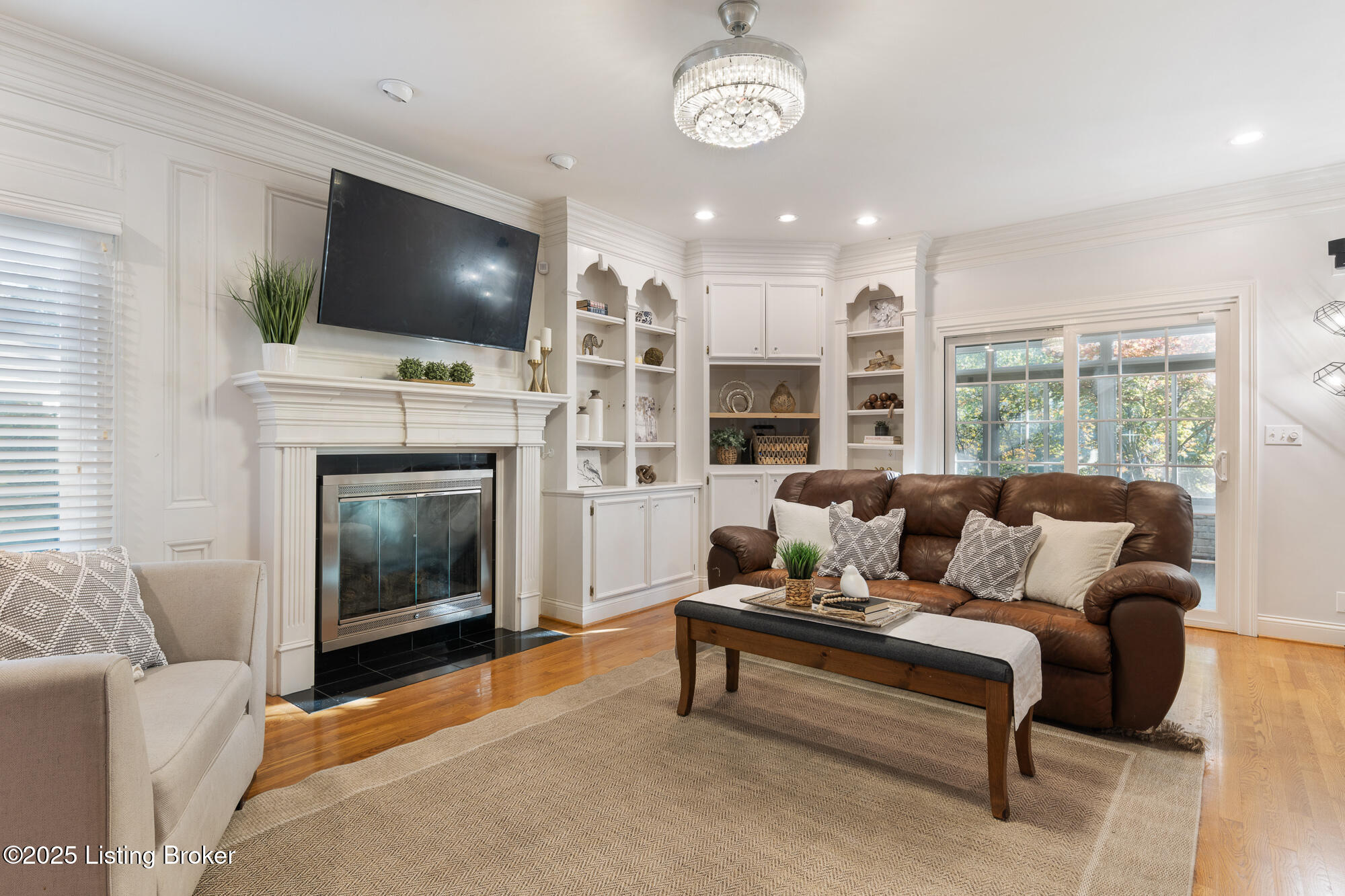 909 Woodland Heights Dr