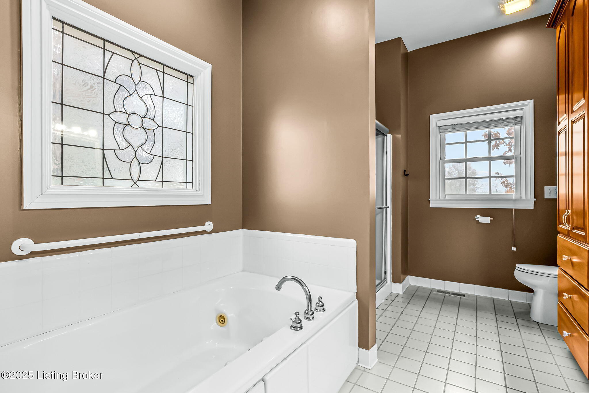 1004 Majestic Oaks Way