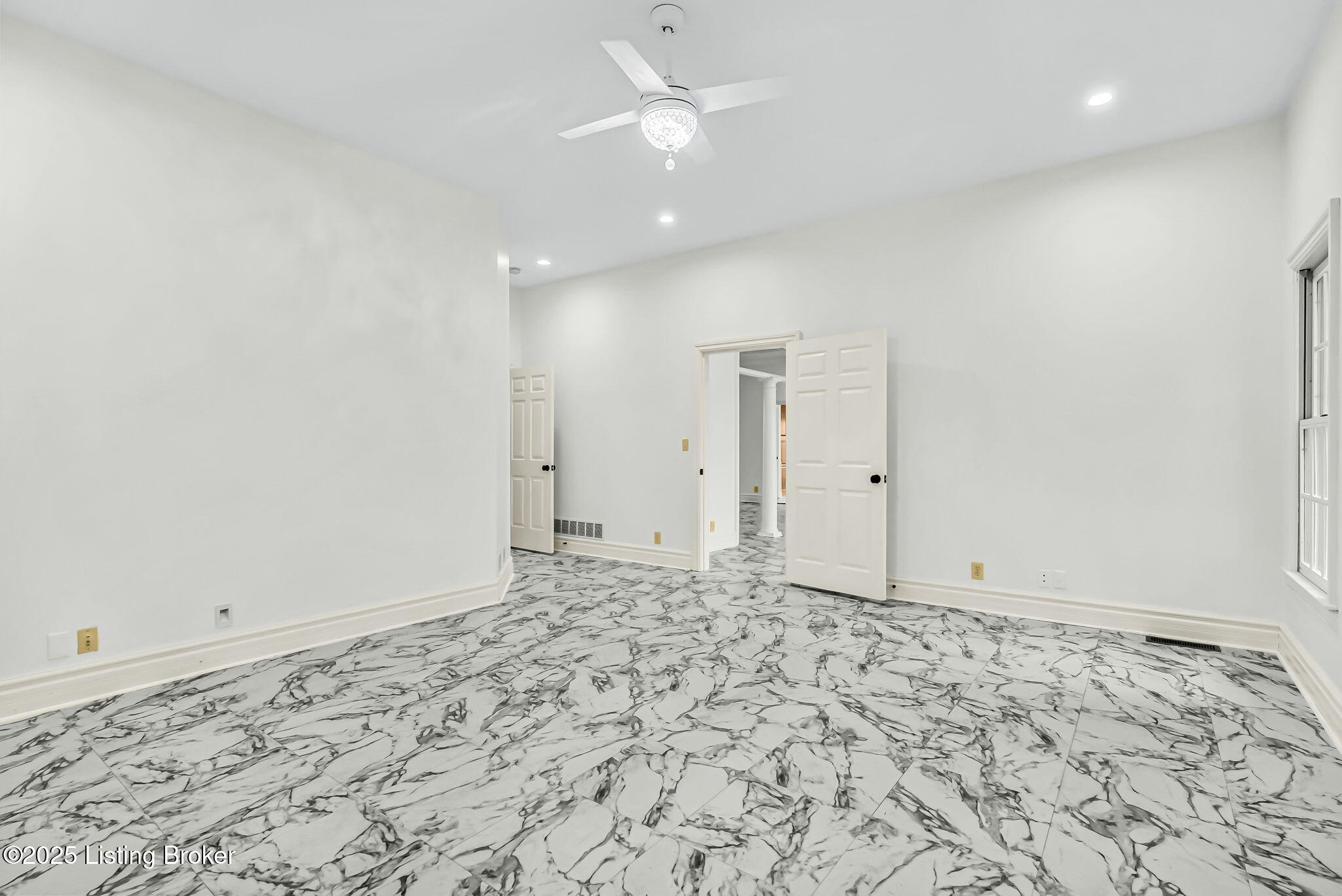 1004 Majestic Oaks Way