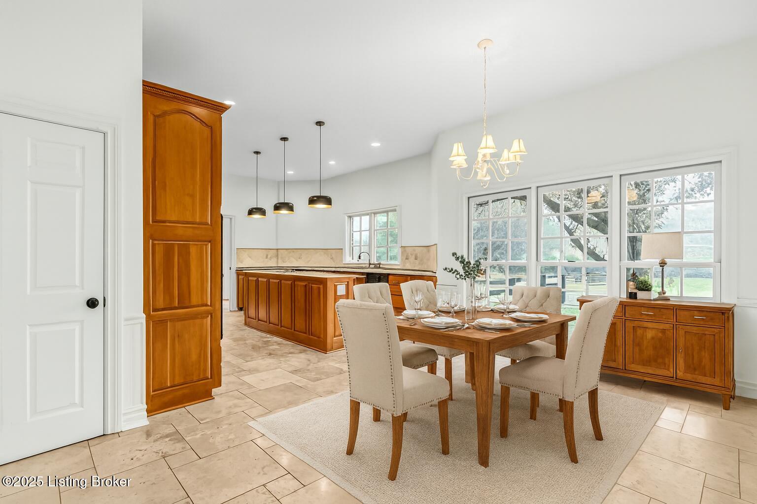 1004 Majestic Oaks Way