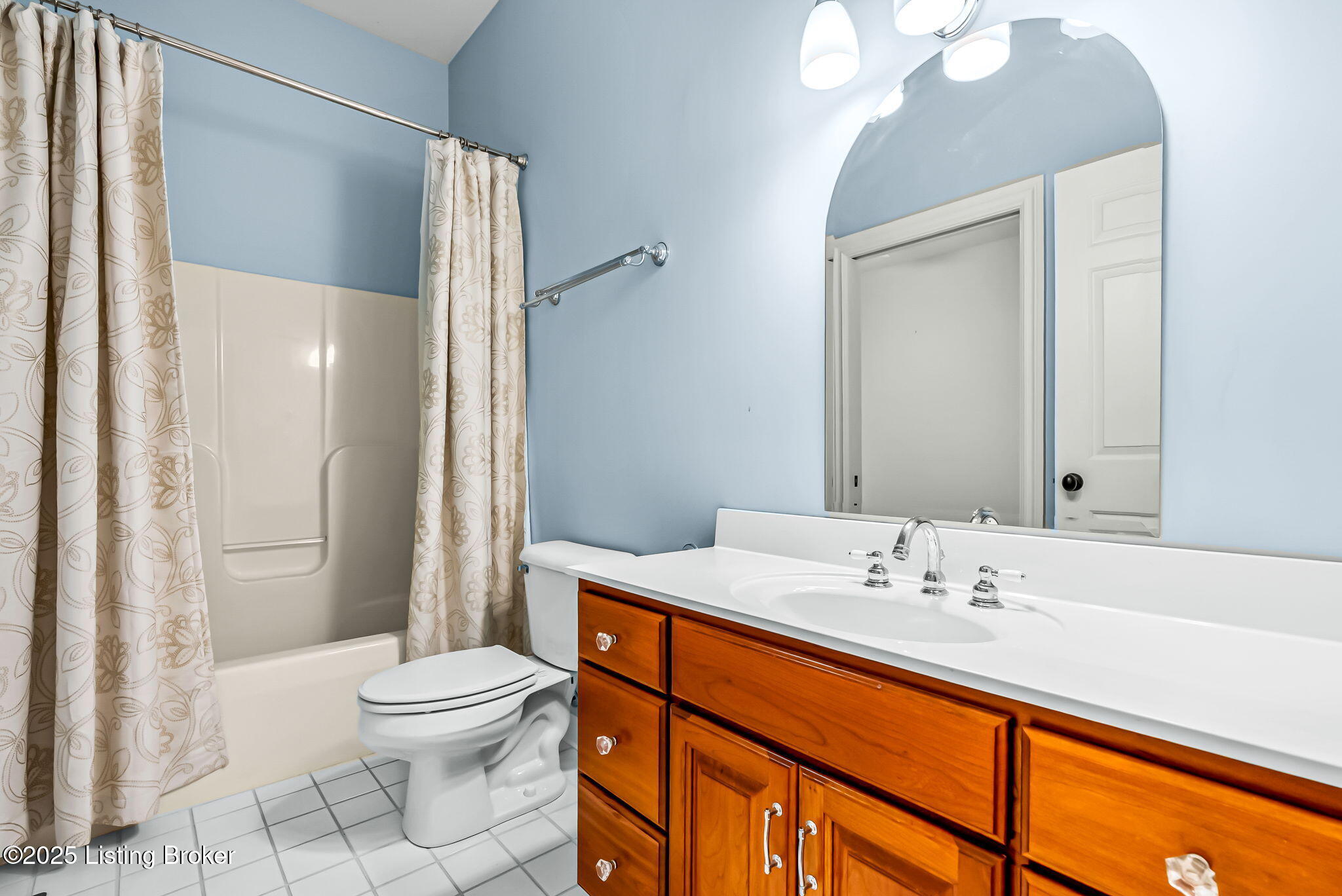 1004 Majestic Oaks Way