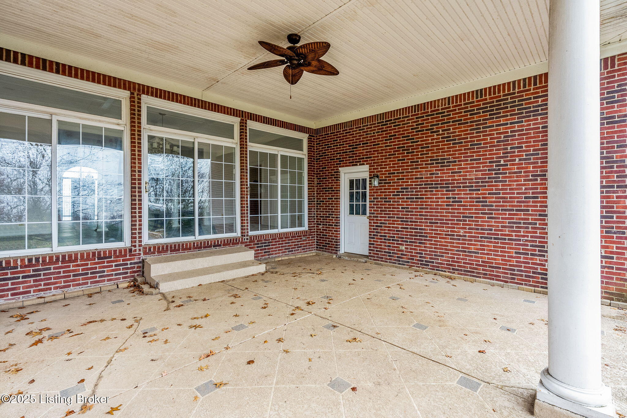 1004 Majestic Oaks Way