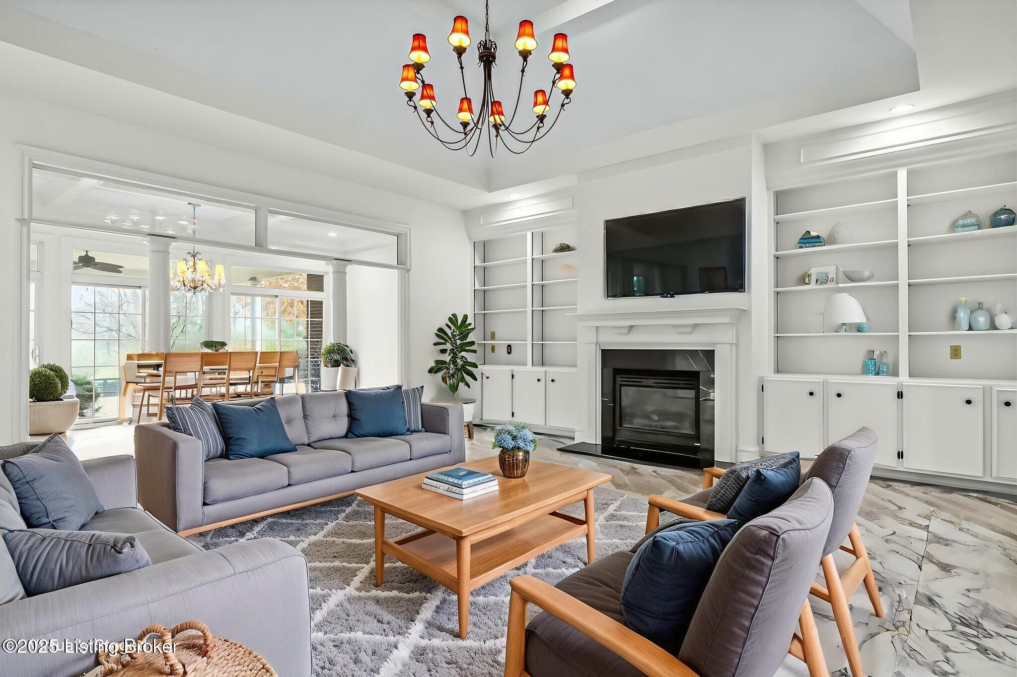 1004 Majestic Oaks Way