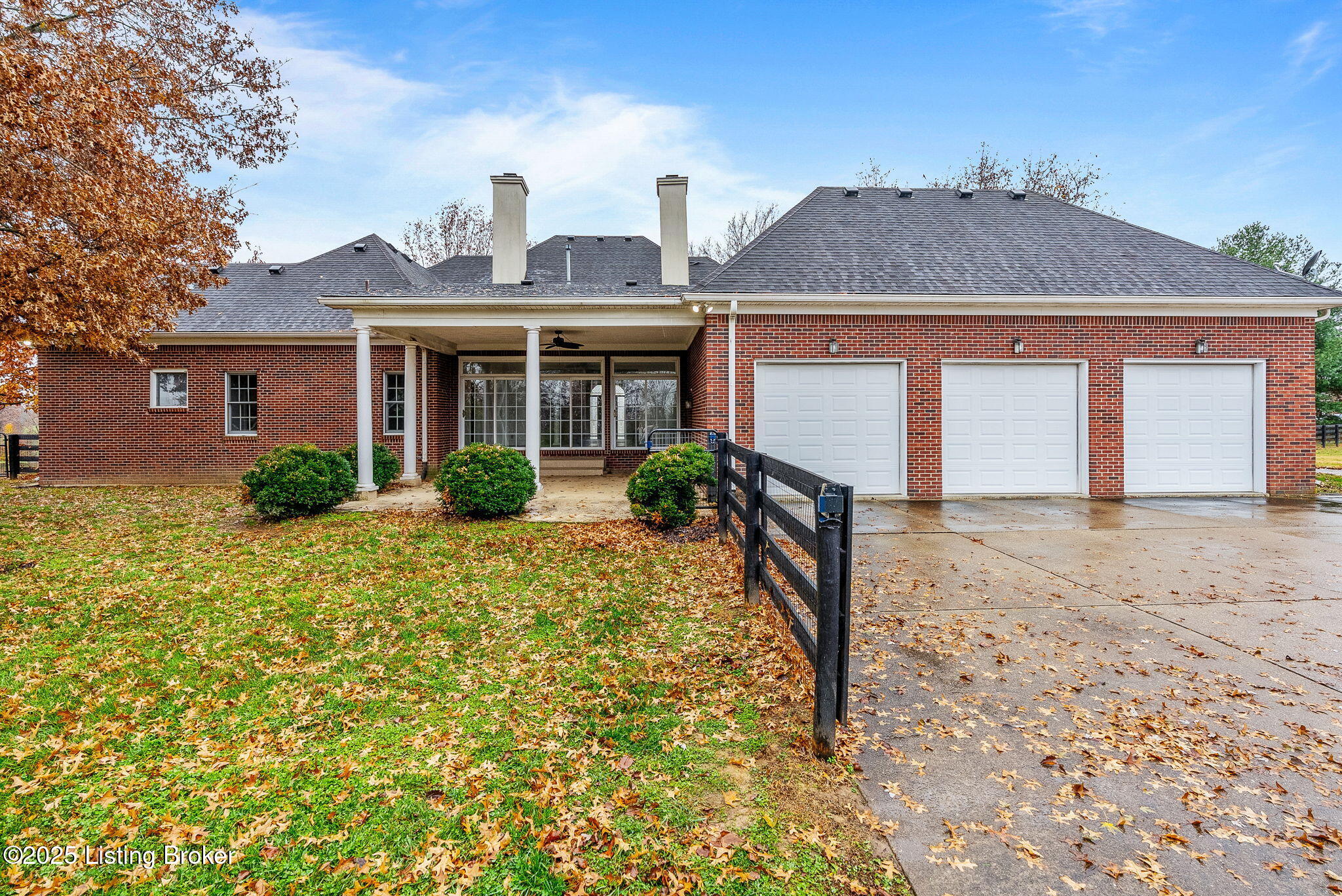 1004 Majestic Oaks Way