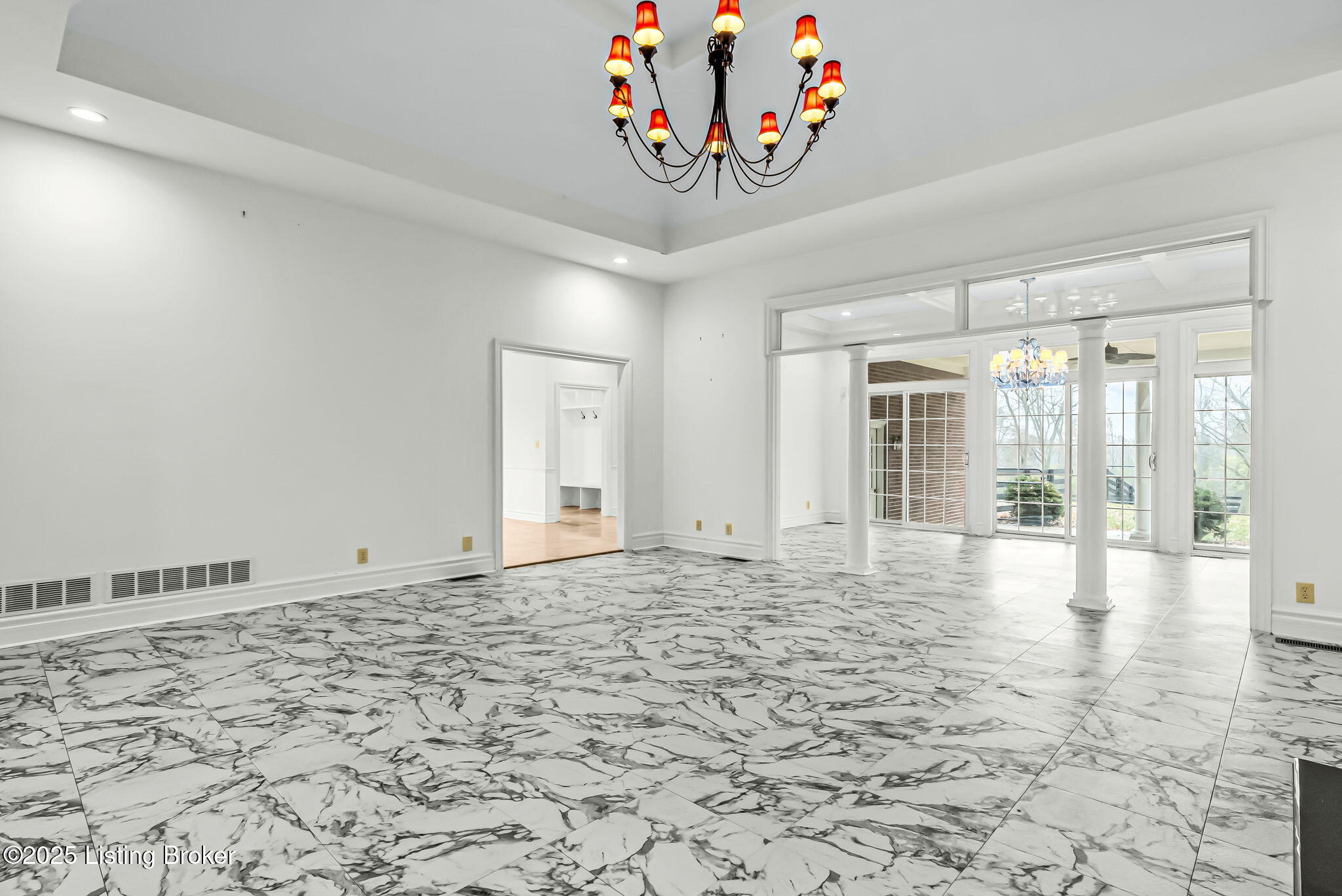 1004 Majestic Oaks Way