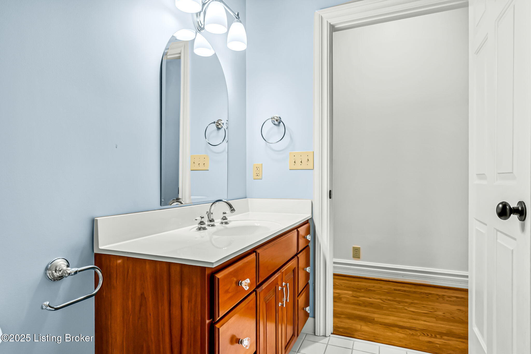 1004 Majestic Oaks Way