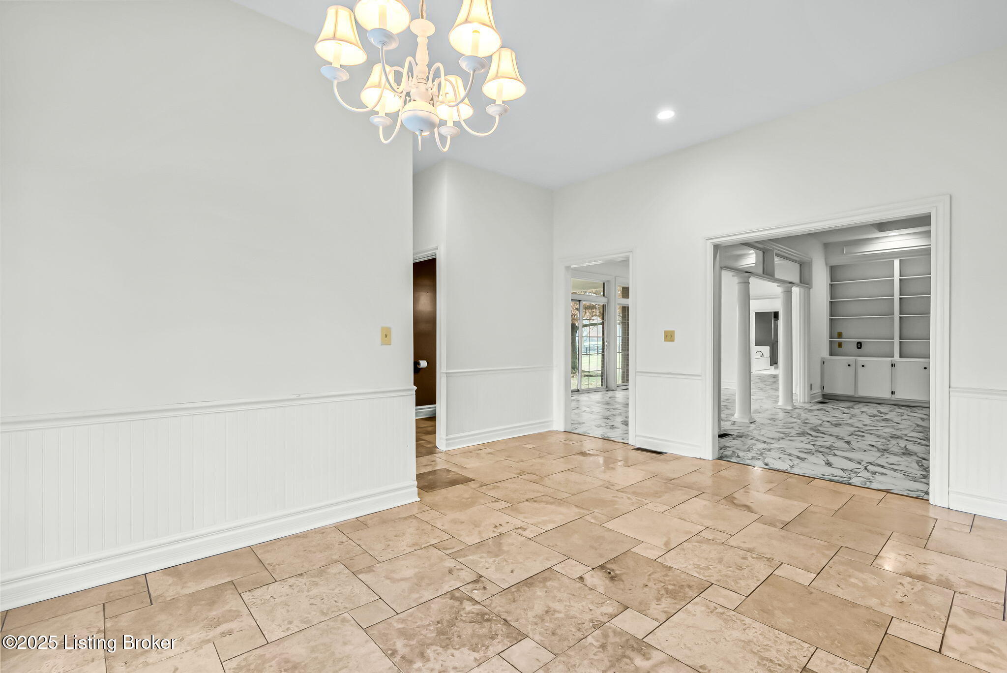 1004 Majestic Oaks Way