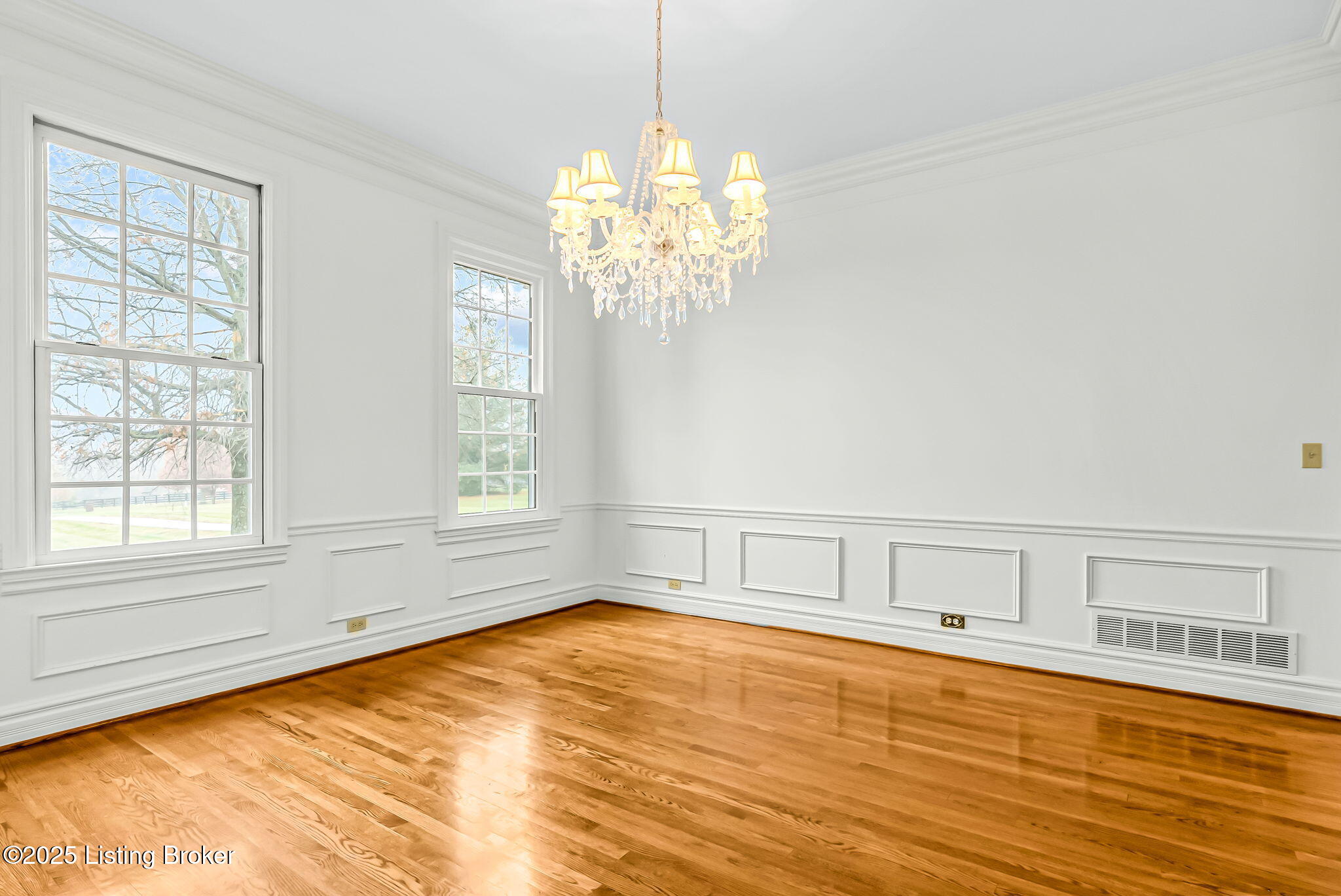 1004 Majestic Oaks Way