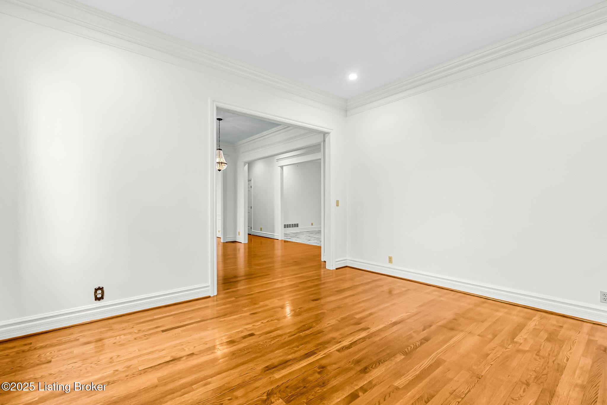 1004 Majestic Oaks Way