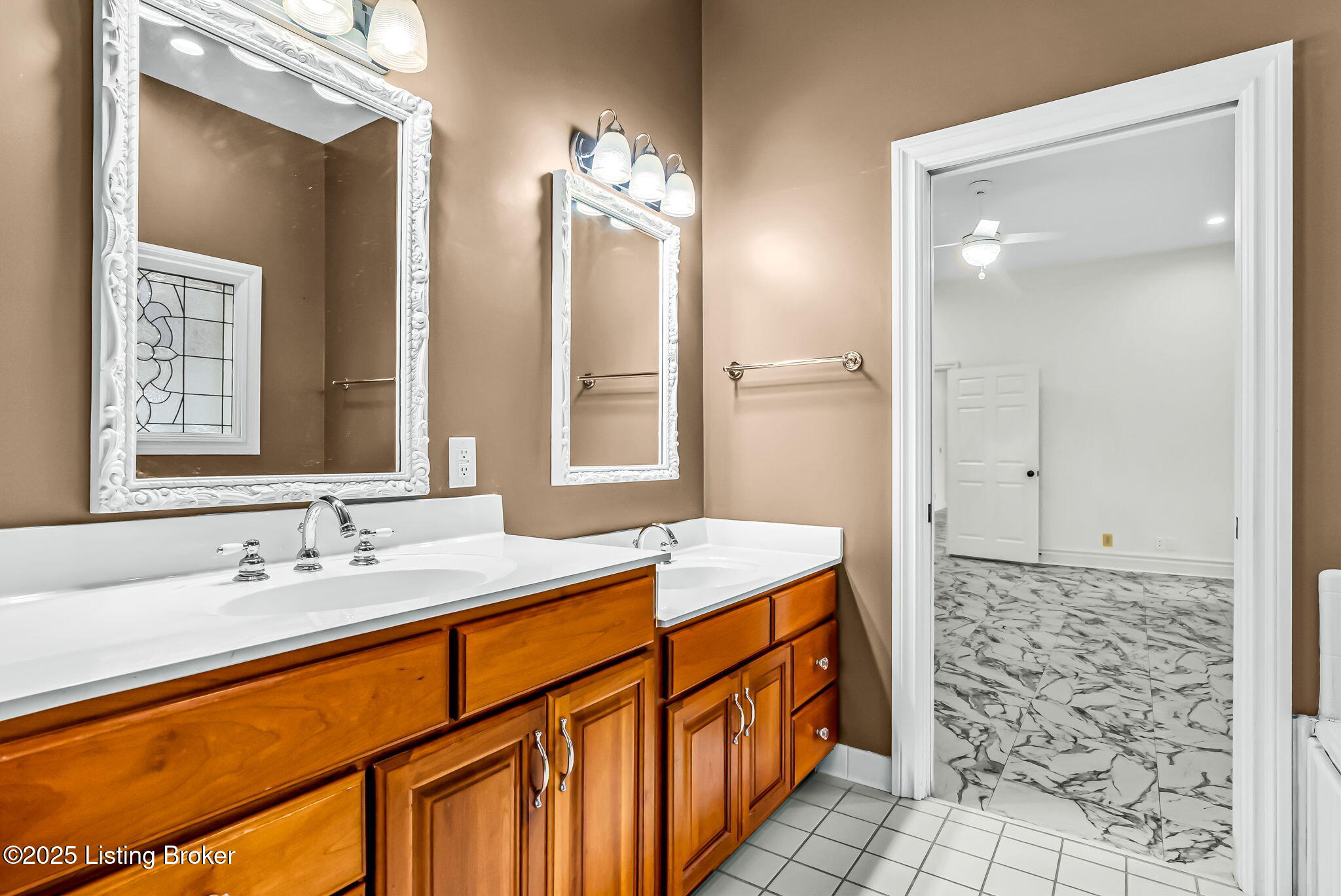 1004 Majestic Oaks Way