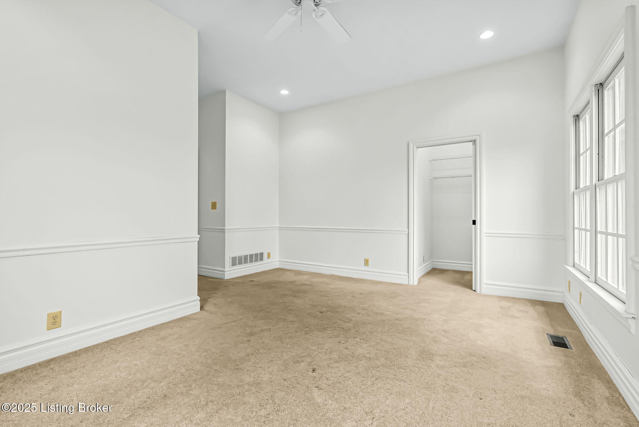 1004 Majestic Oaks Way