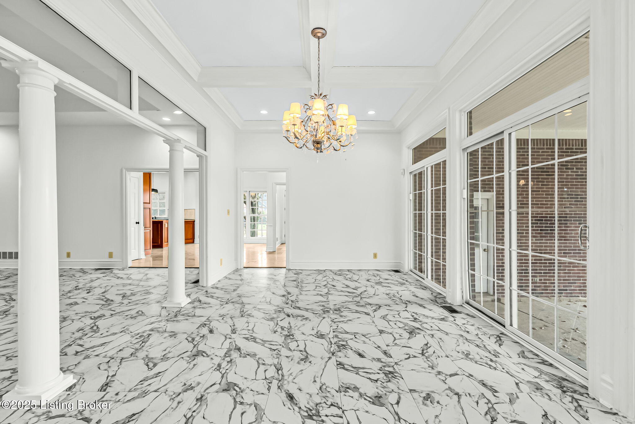 1004 Majestic Oaks Way