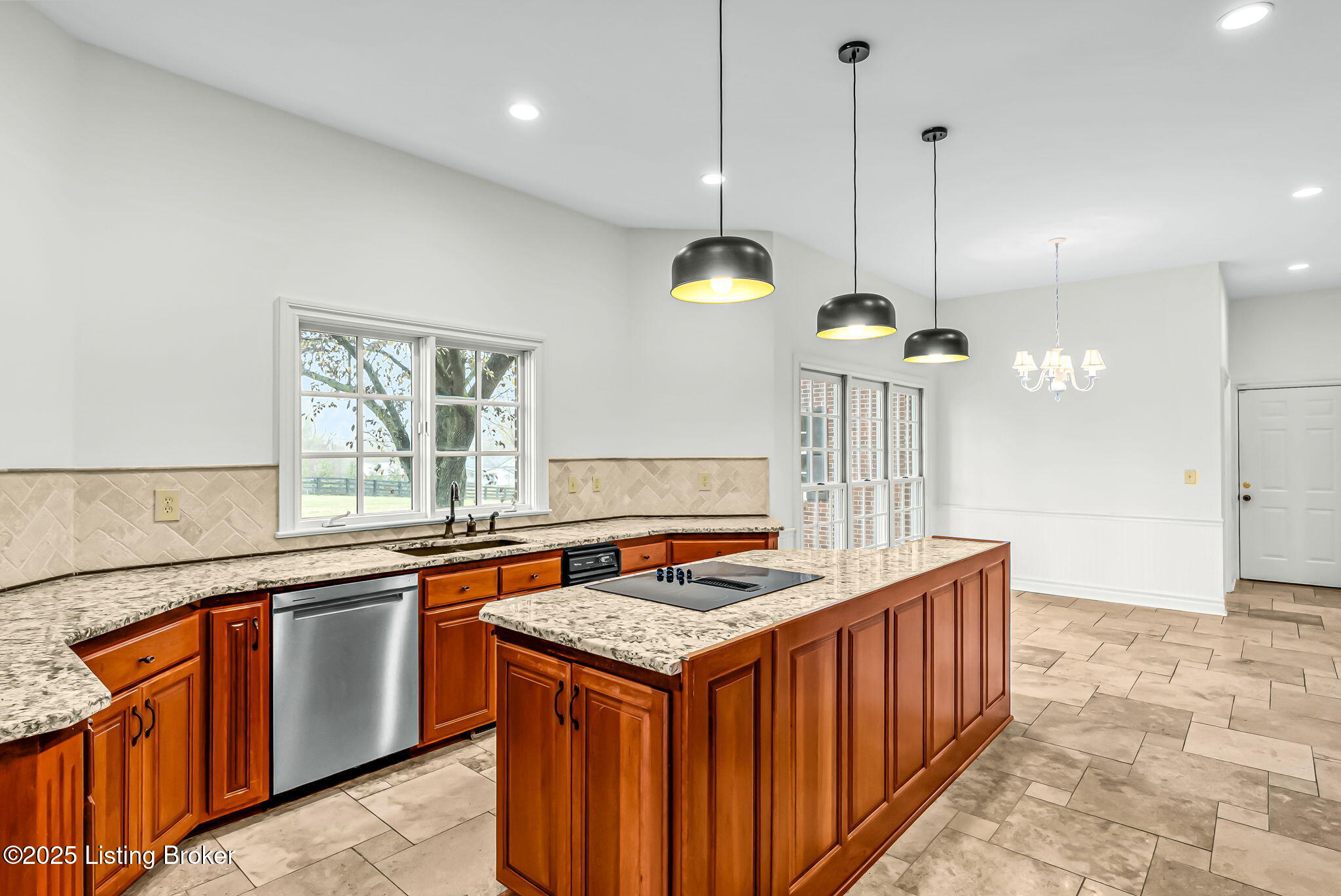 1004 Majestic Oaks Way