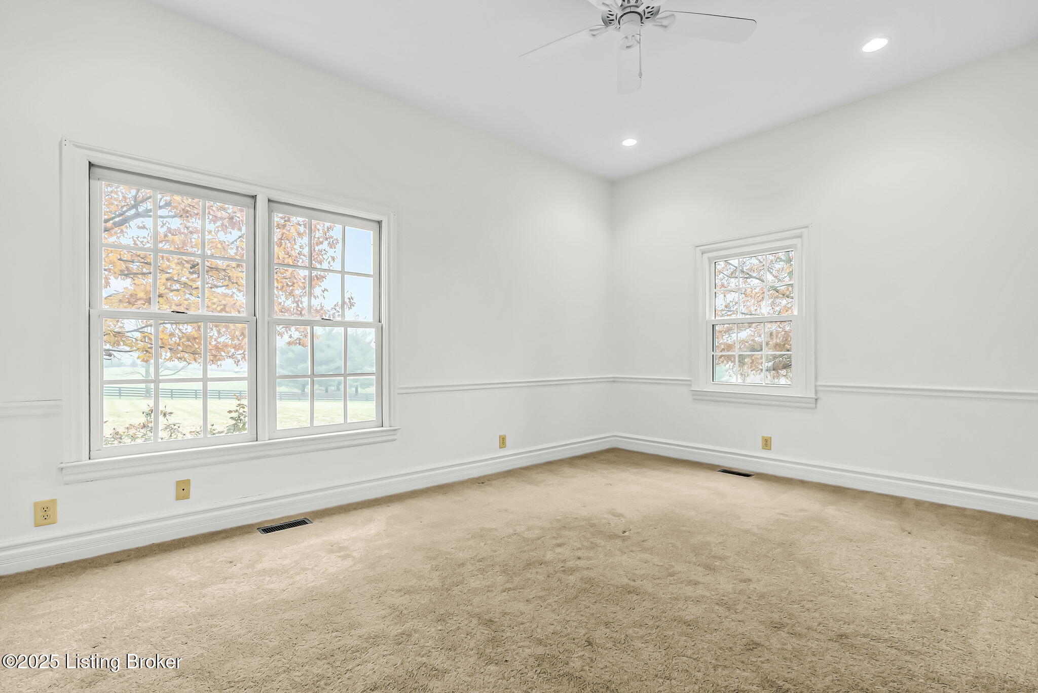 1004 Majestic Oaks Way