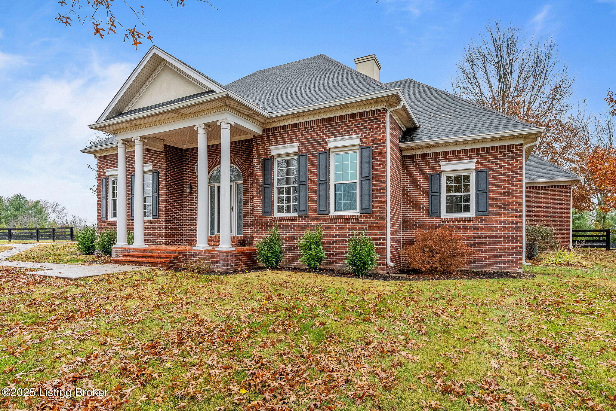 1004 Majestic Oaks Way