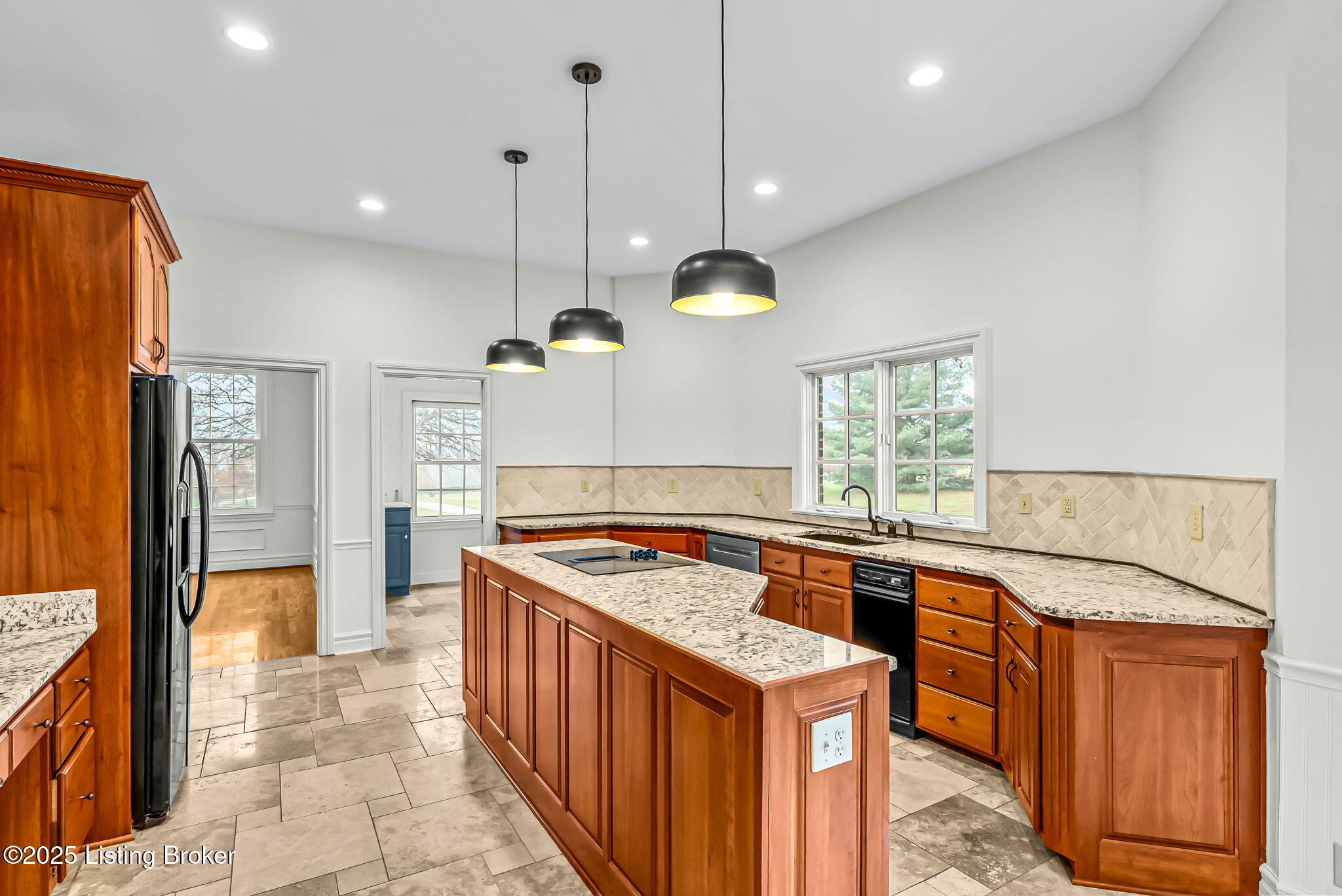 1004 Majestic Oaks Way