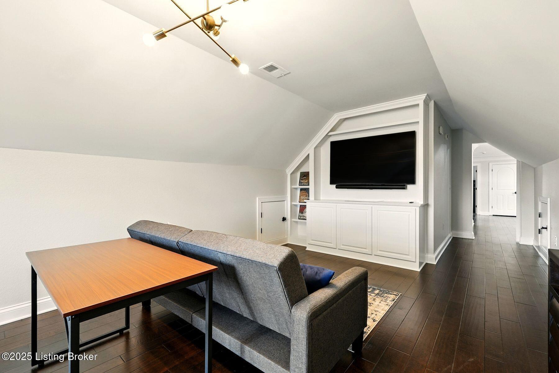 1058 Majestic Oaks Way