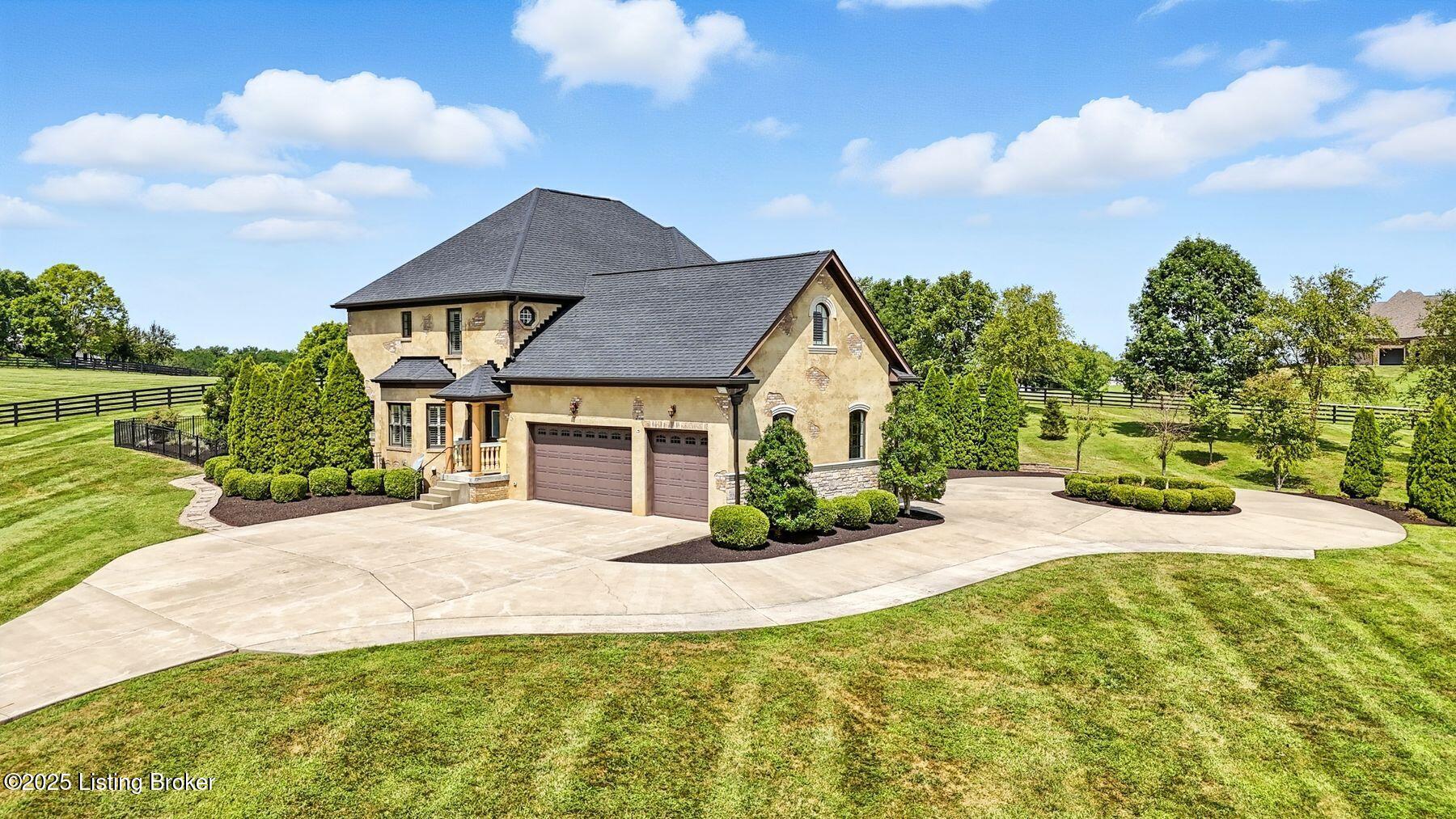 1058 Majestic Oaks Way