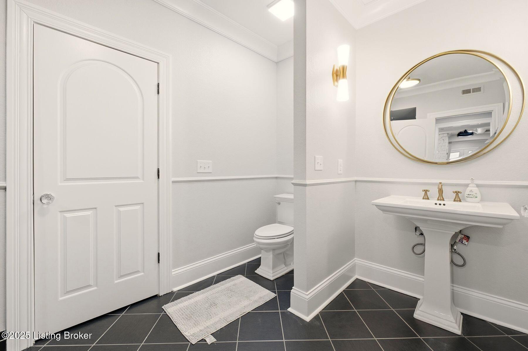 1058 Majestic Oaks Way