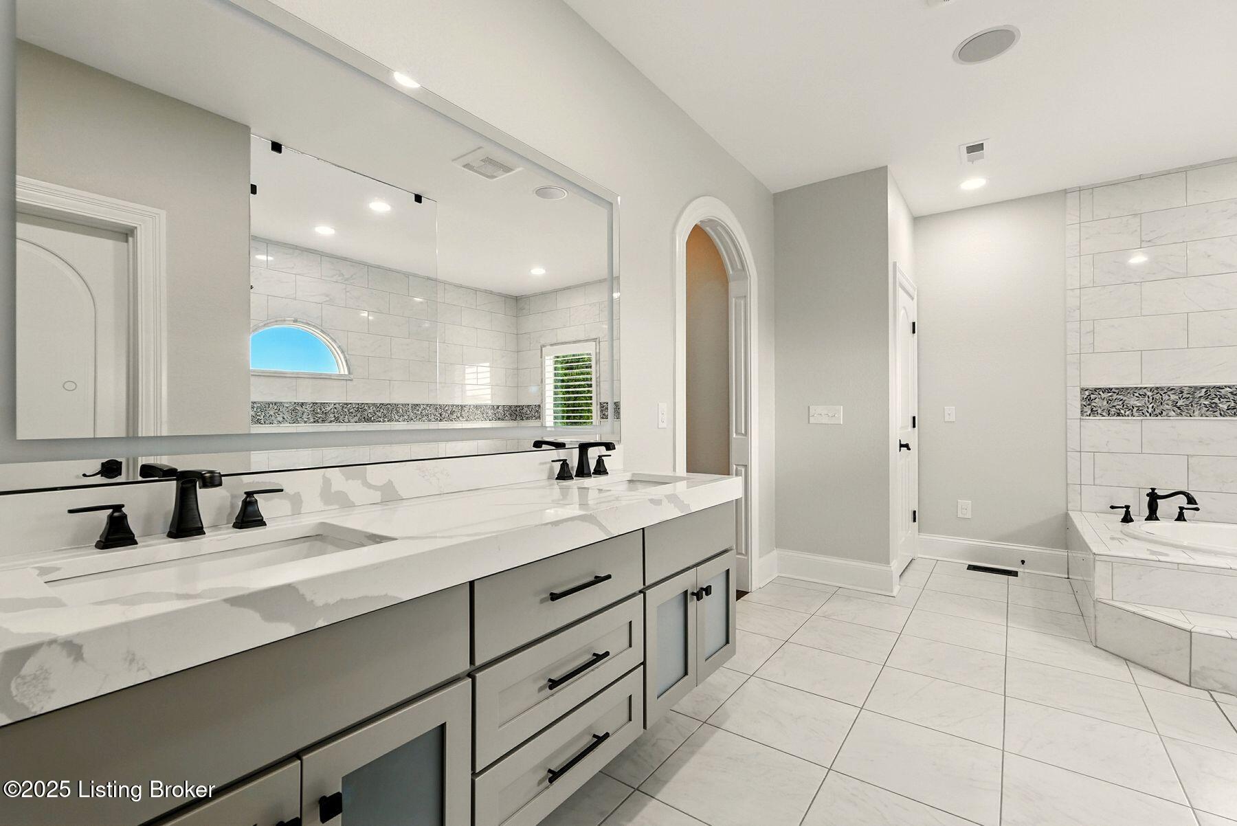 1058 Majestic Oaks Way