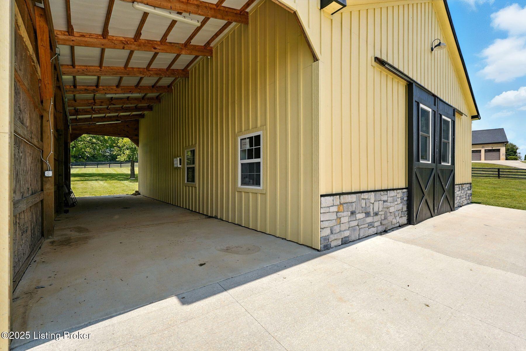 1058 Majestic Oaks Way