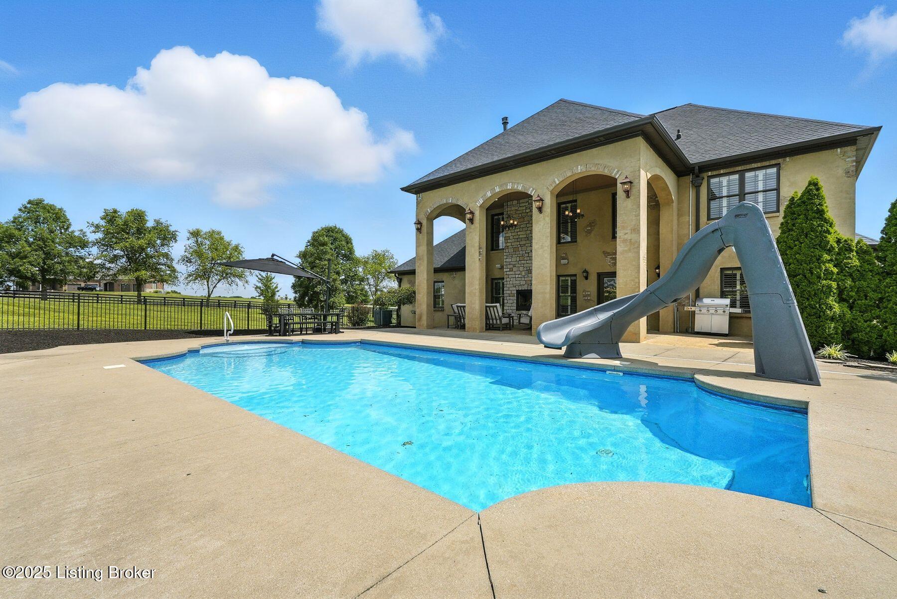 1058 Majestic Oaks Way