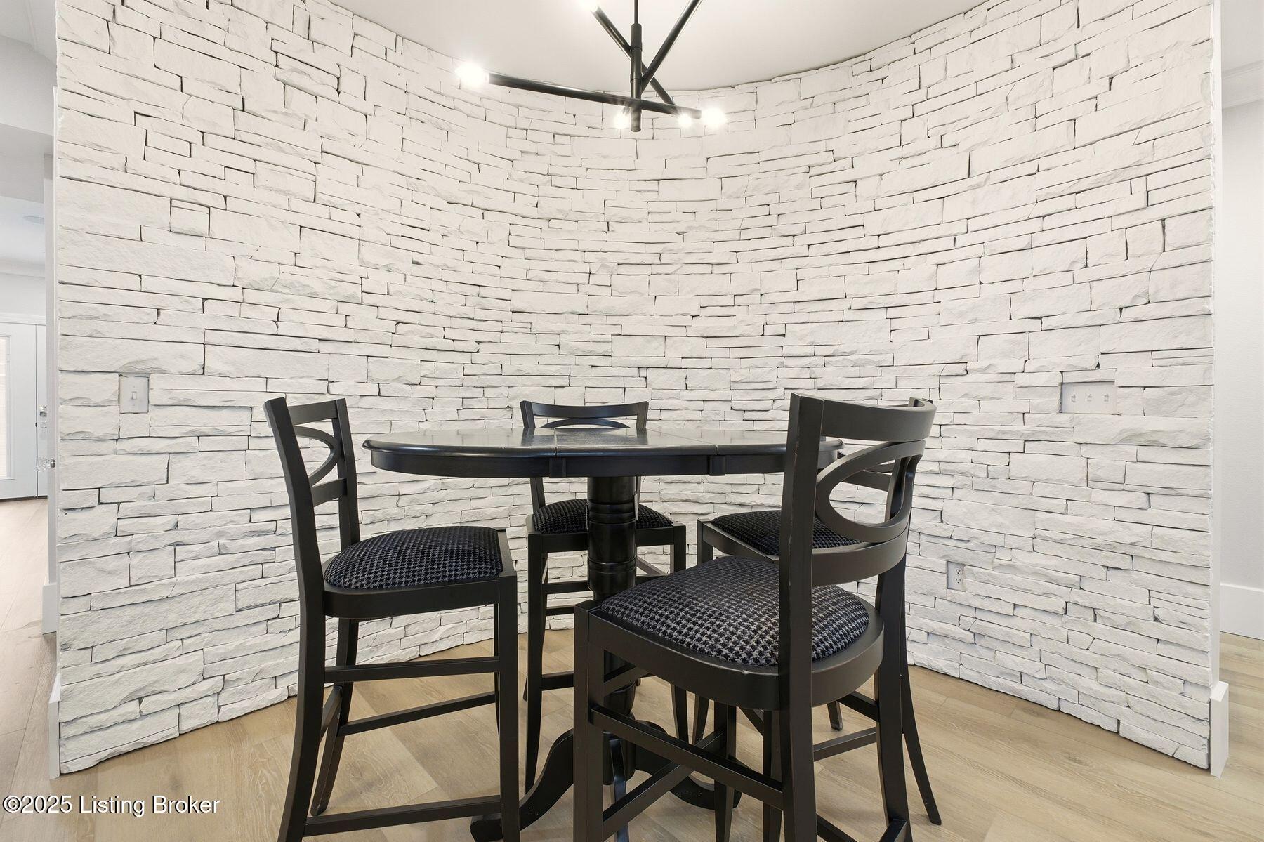 1058 Majestic Oaks Way