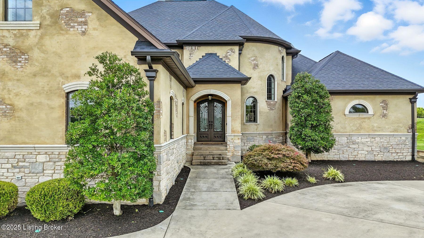 1058 Majestic Oaks Way