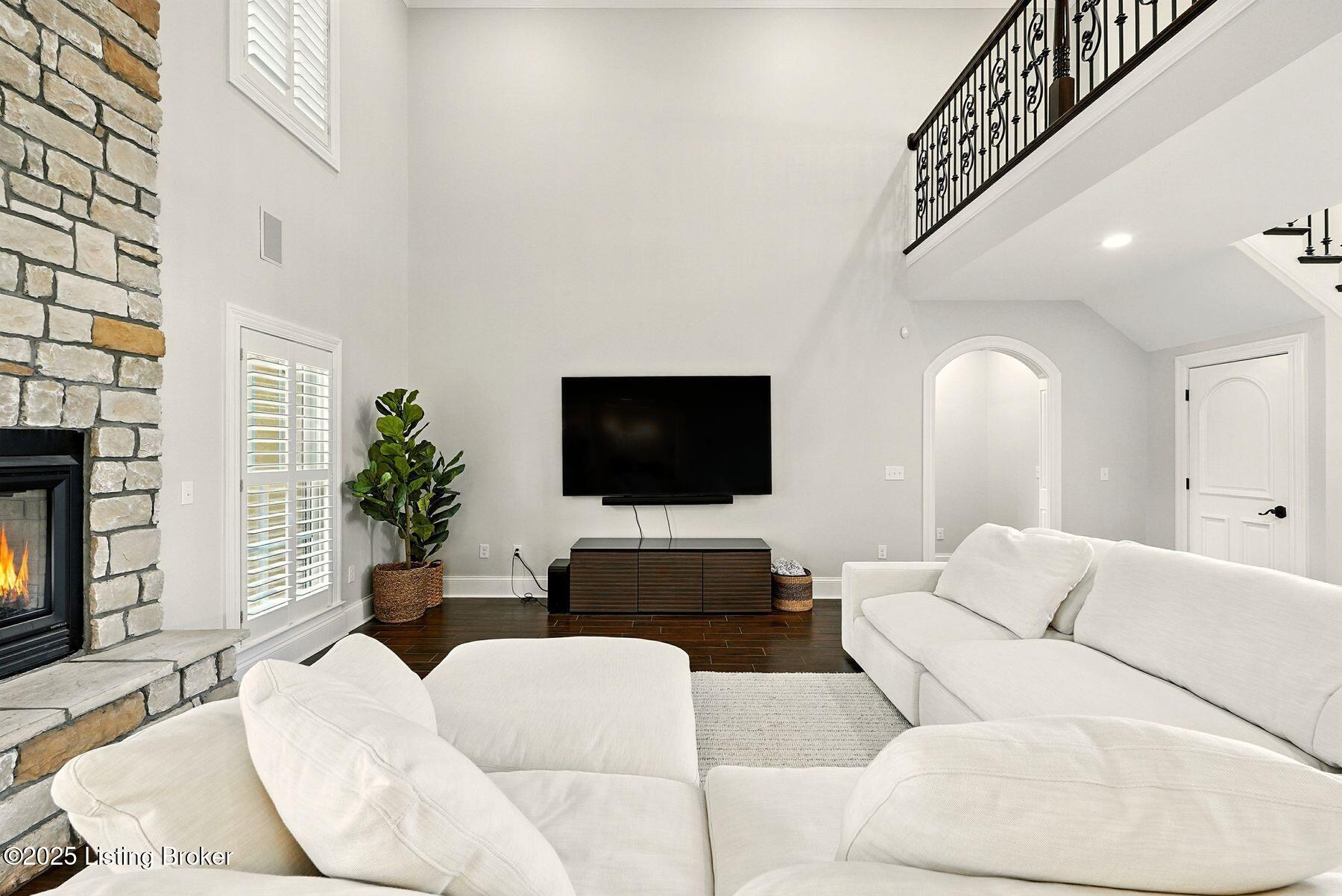 1058 Majestic Oaks Way