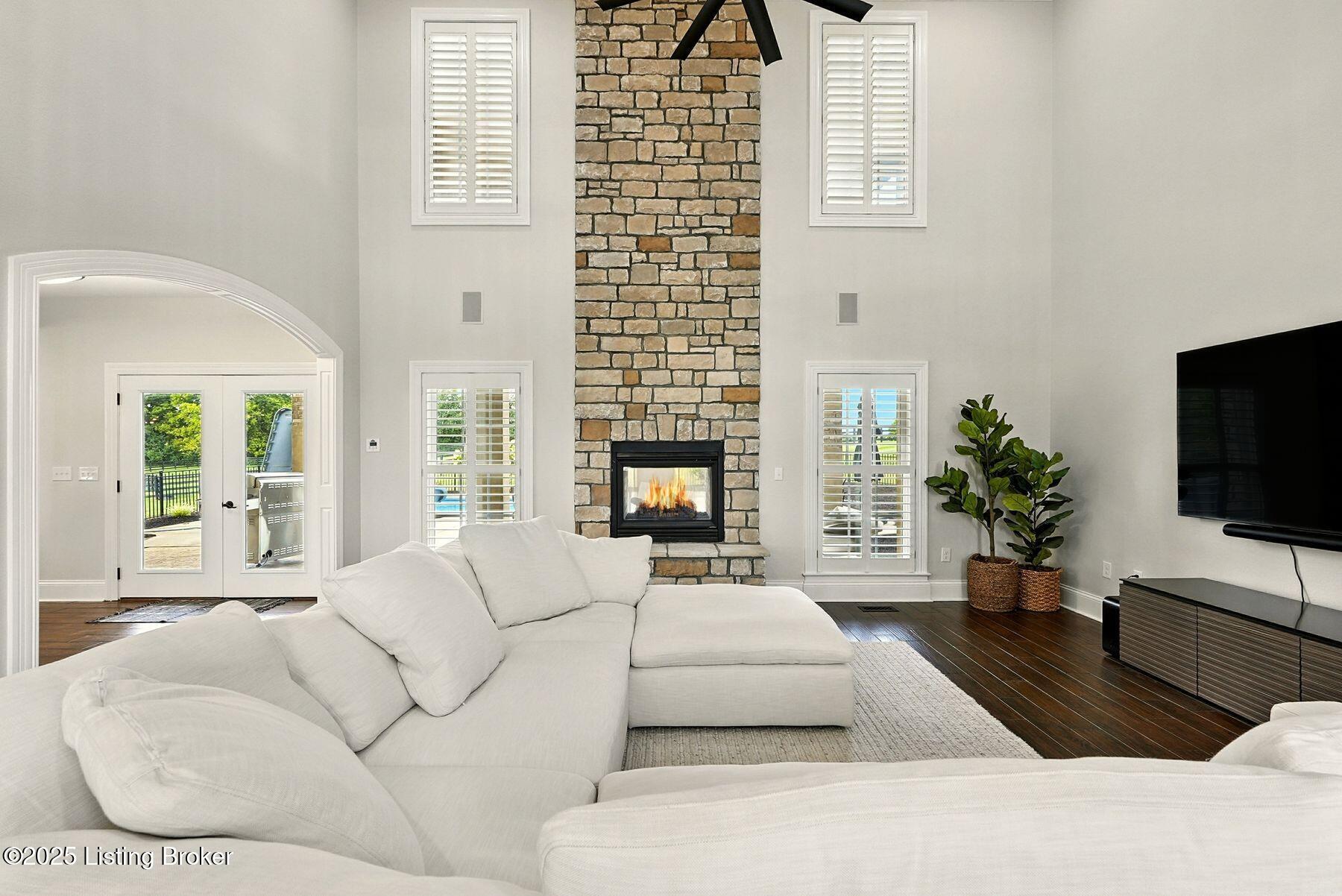 1058 Majestic Oaks Way