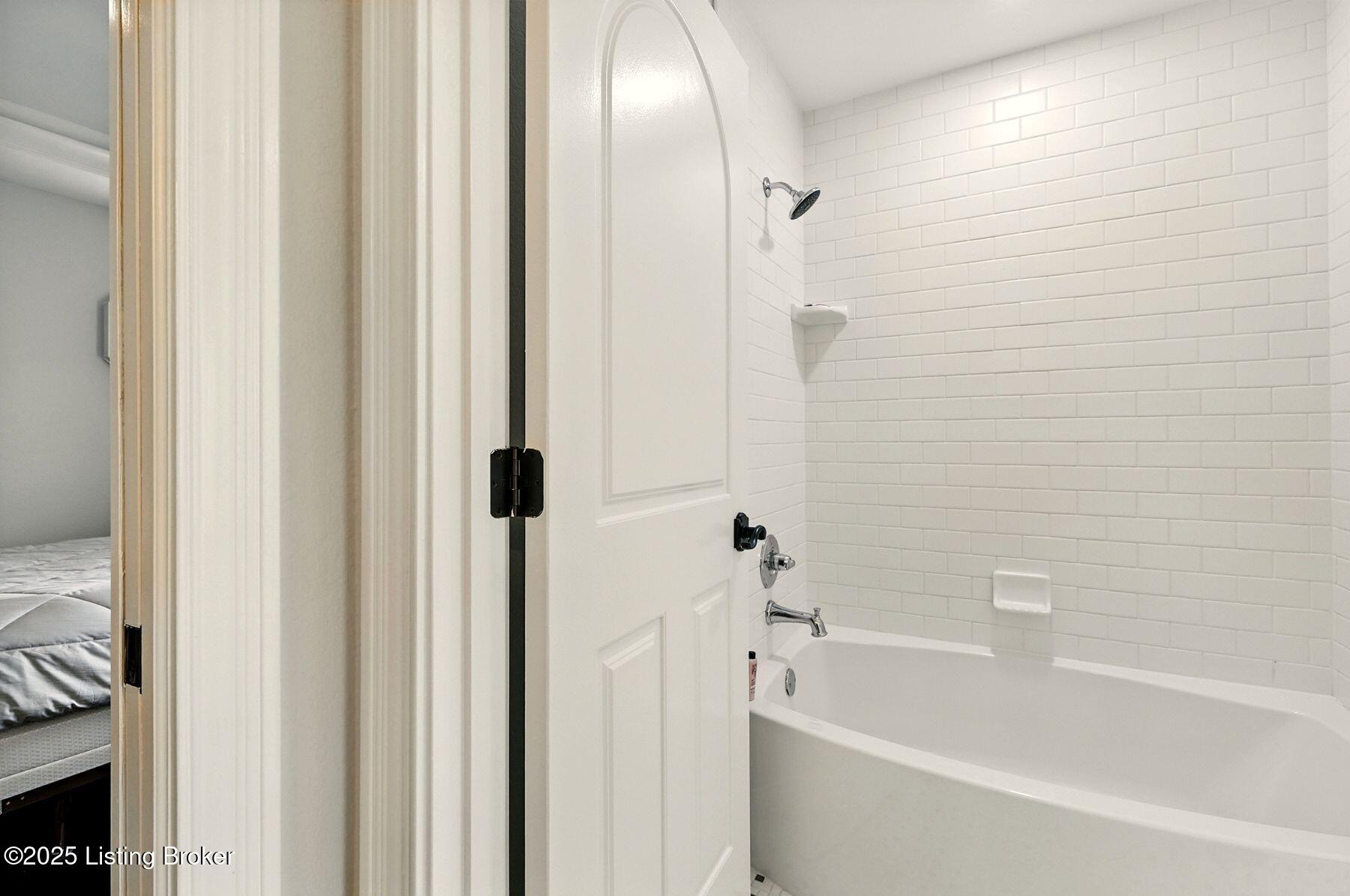 1058 Majestic Oaks Way