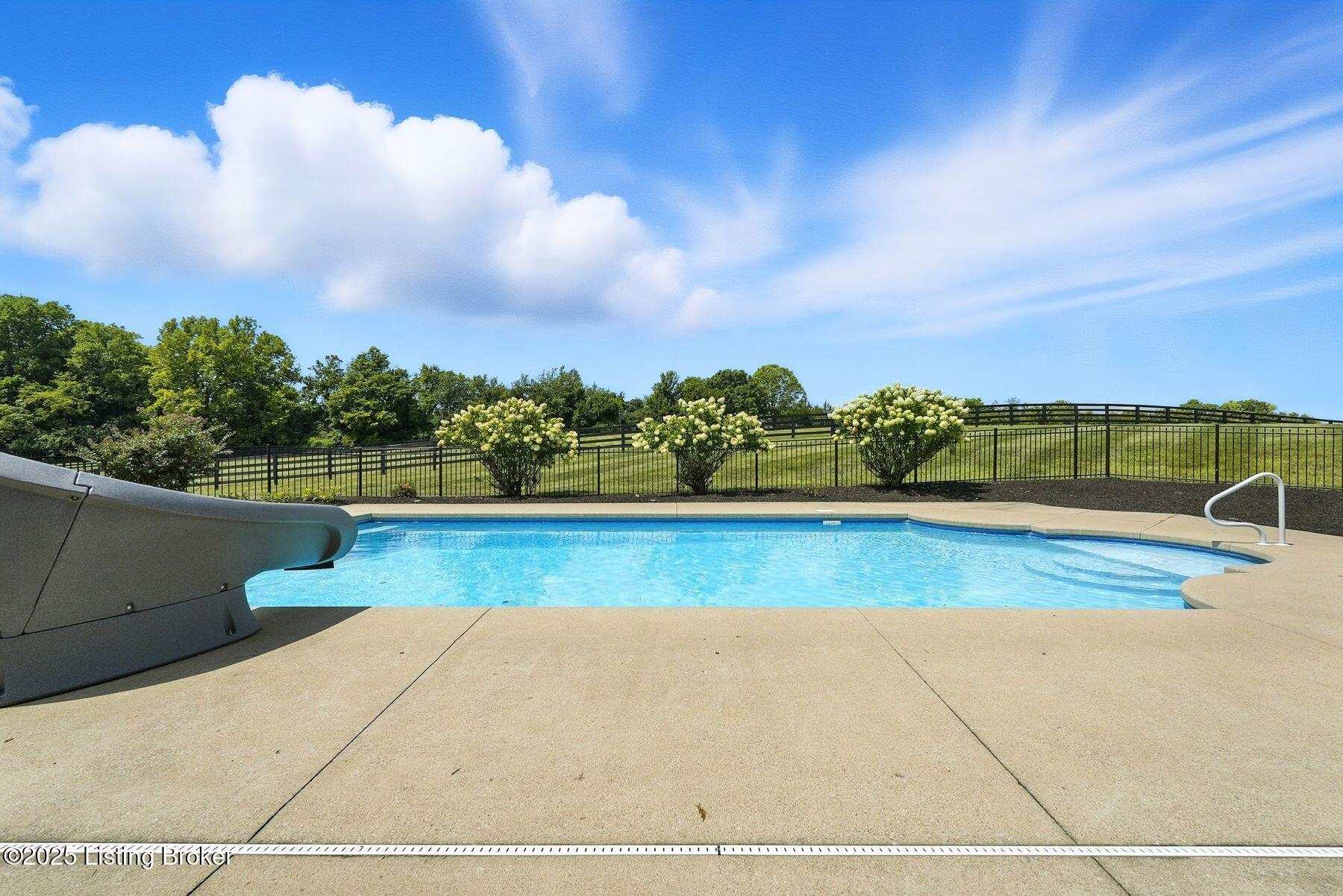 1058 Majestic Oaks Way