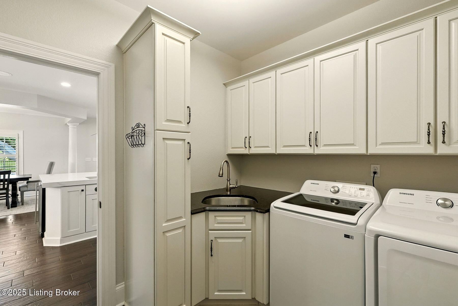 1058 Majestic Oaks Way