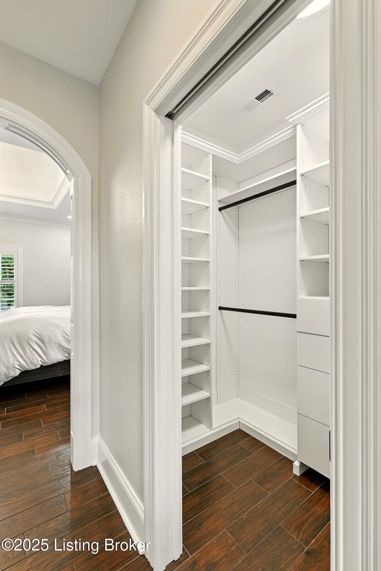 1058 Majestic Oaks Way