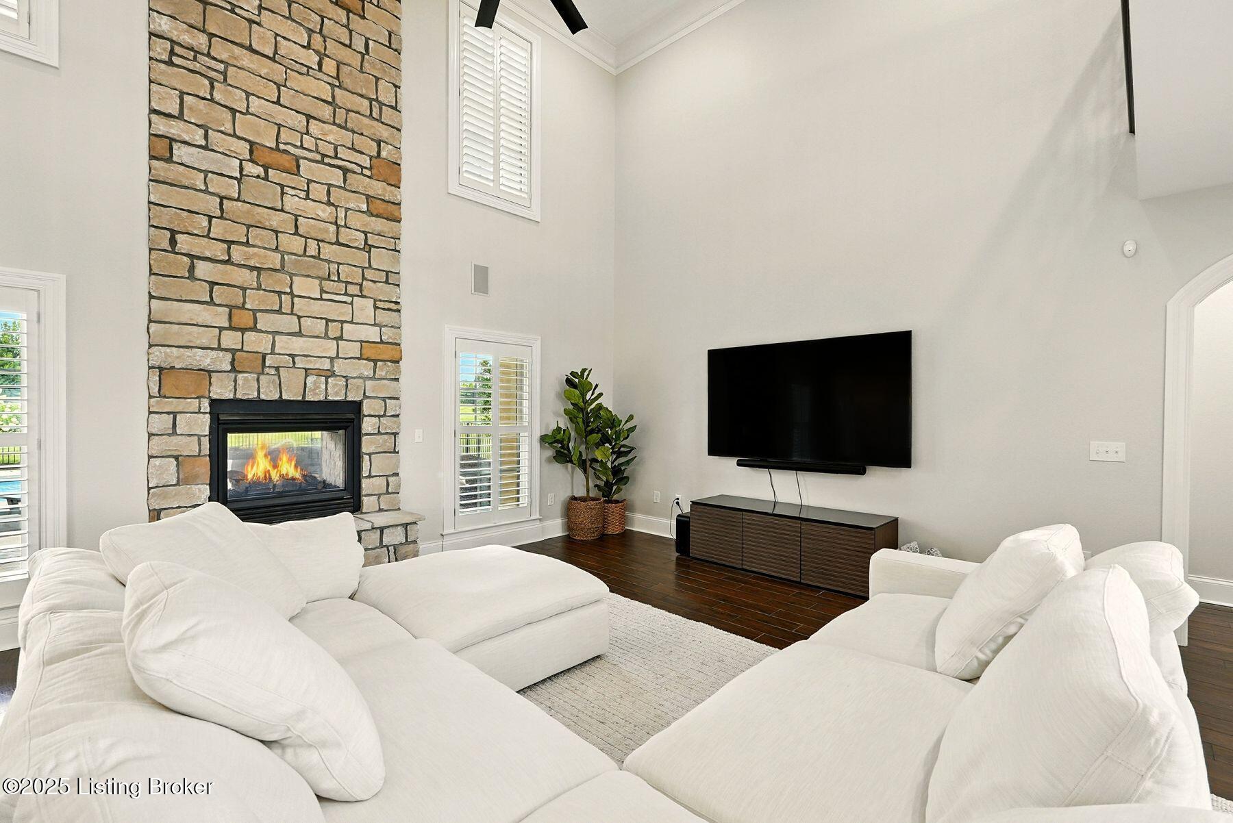 1058 Majestic Oaks Way