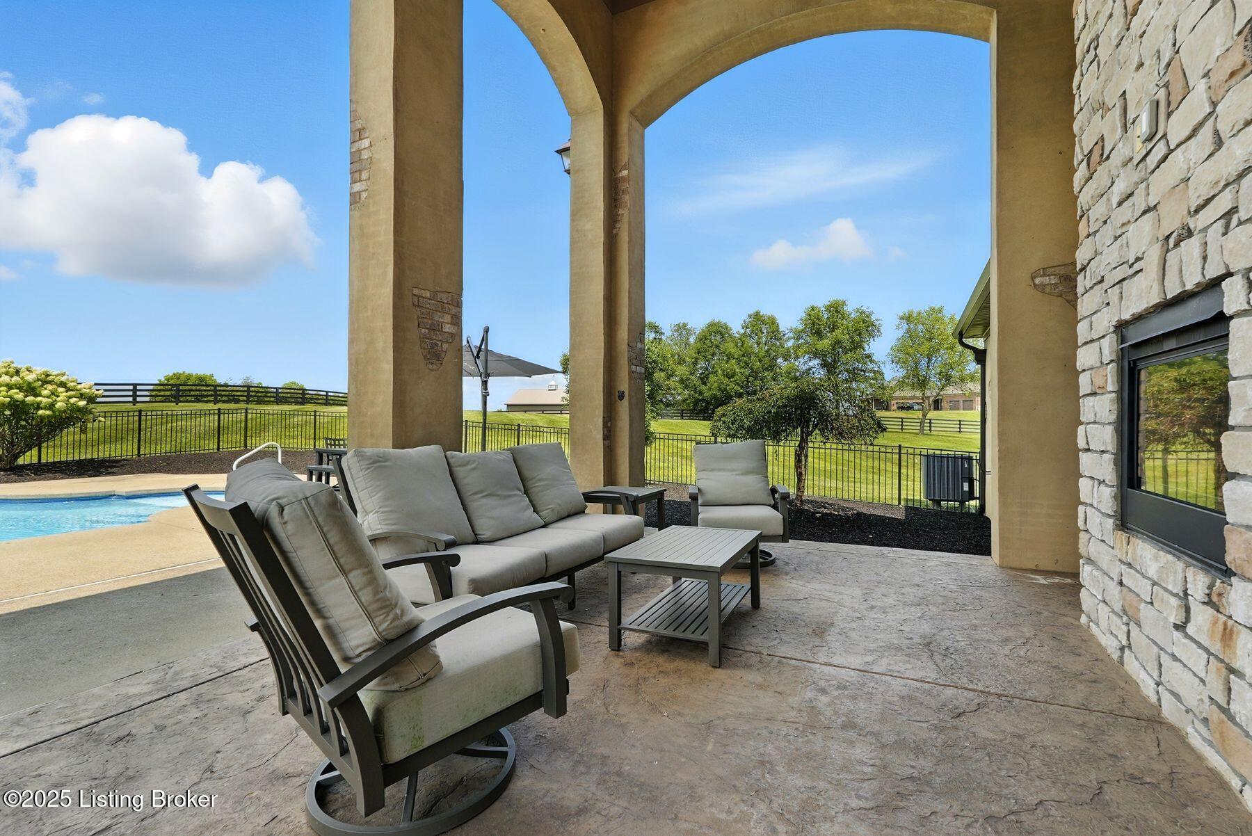 1058 Majestic Oaks Way